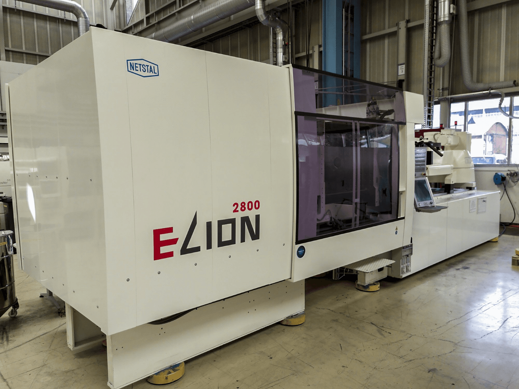 A Netstal ELION 2800-870 gép elölnézete