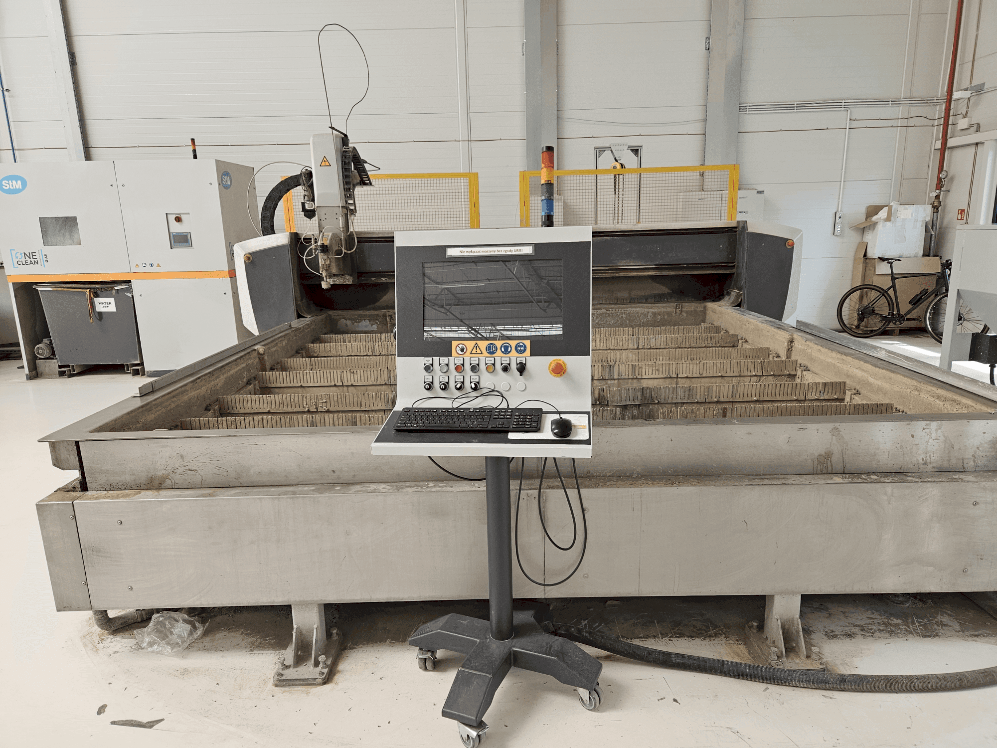 A STM WS3030 Wanne 4.2 gép elölnézete