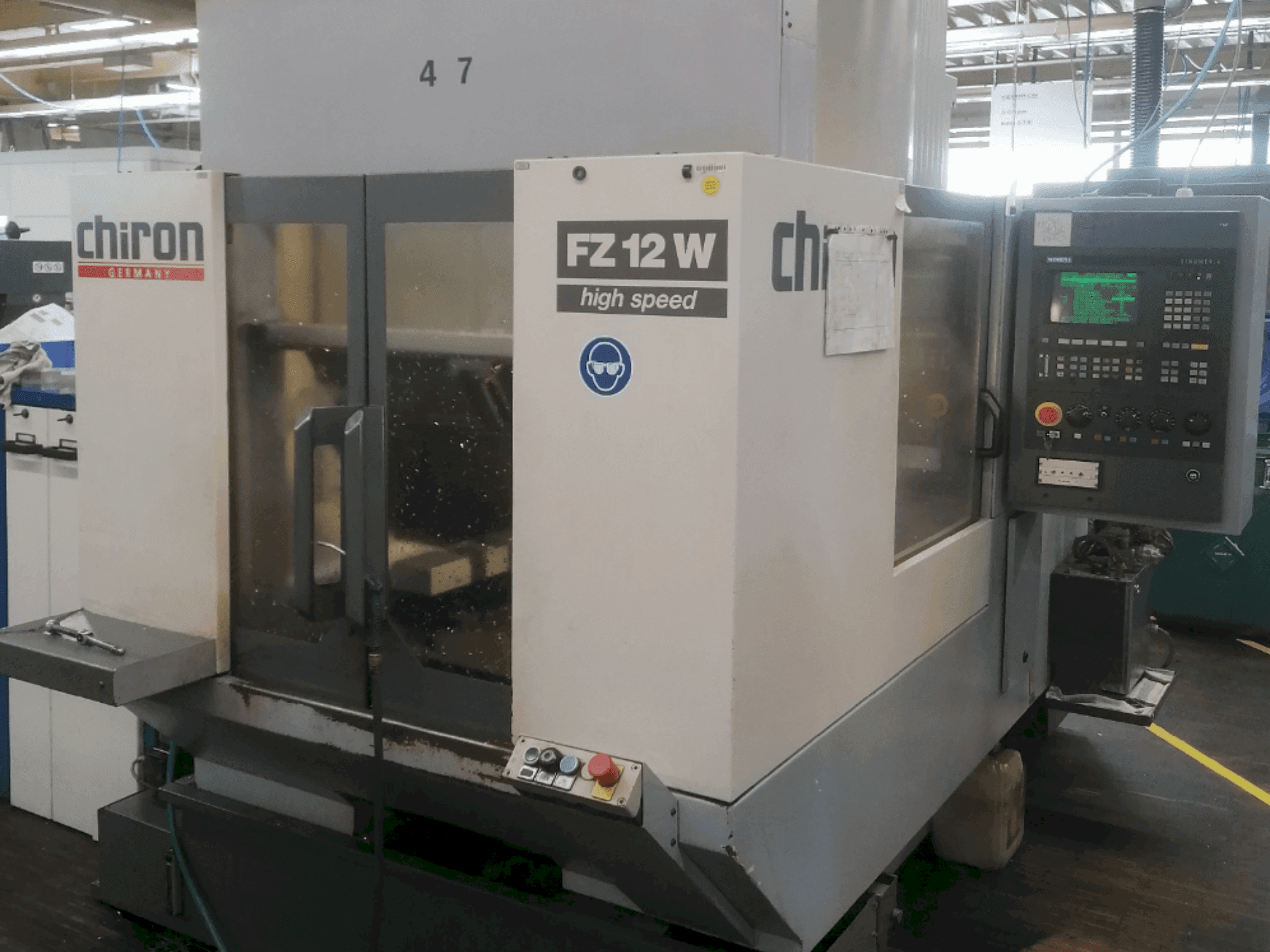 A CHIRON FZ 12 W gép elölnézete