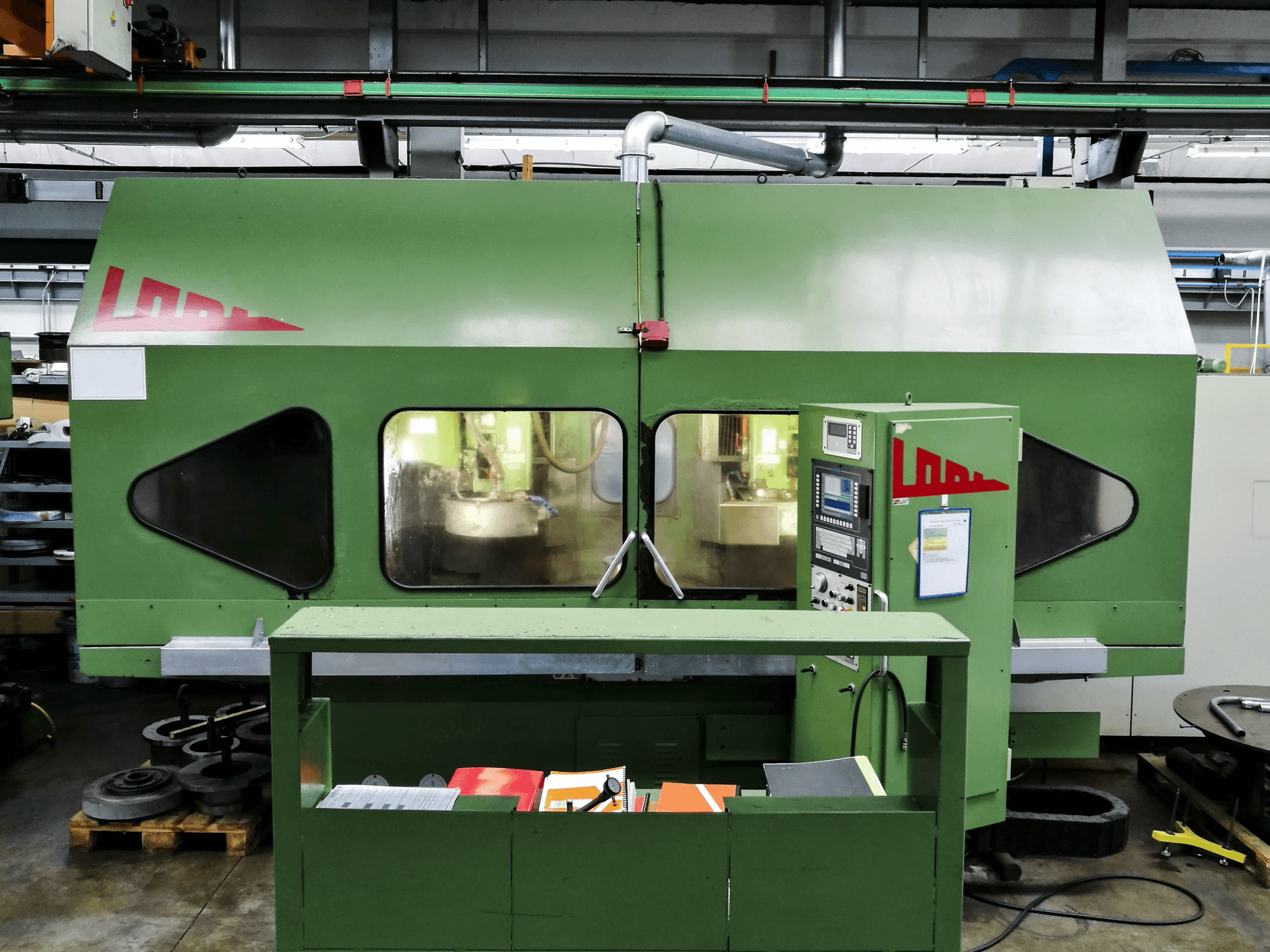 A Lodi RTR S800 CNC gép elölnézete