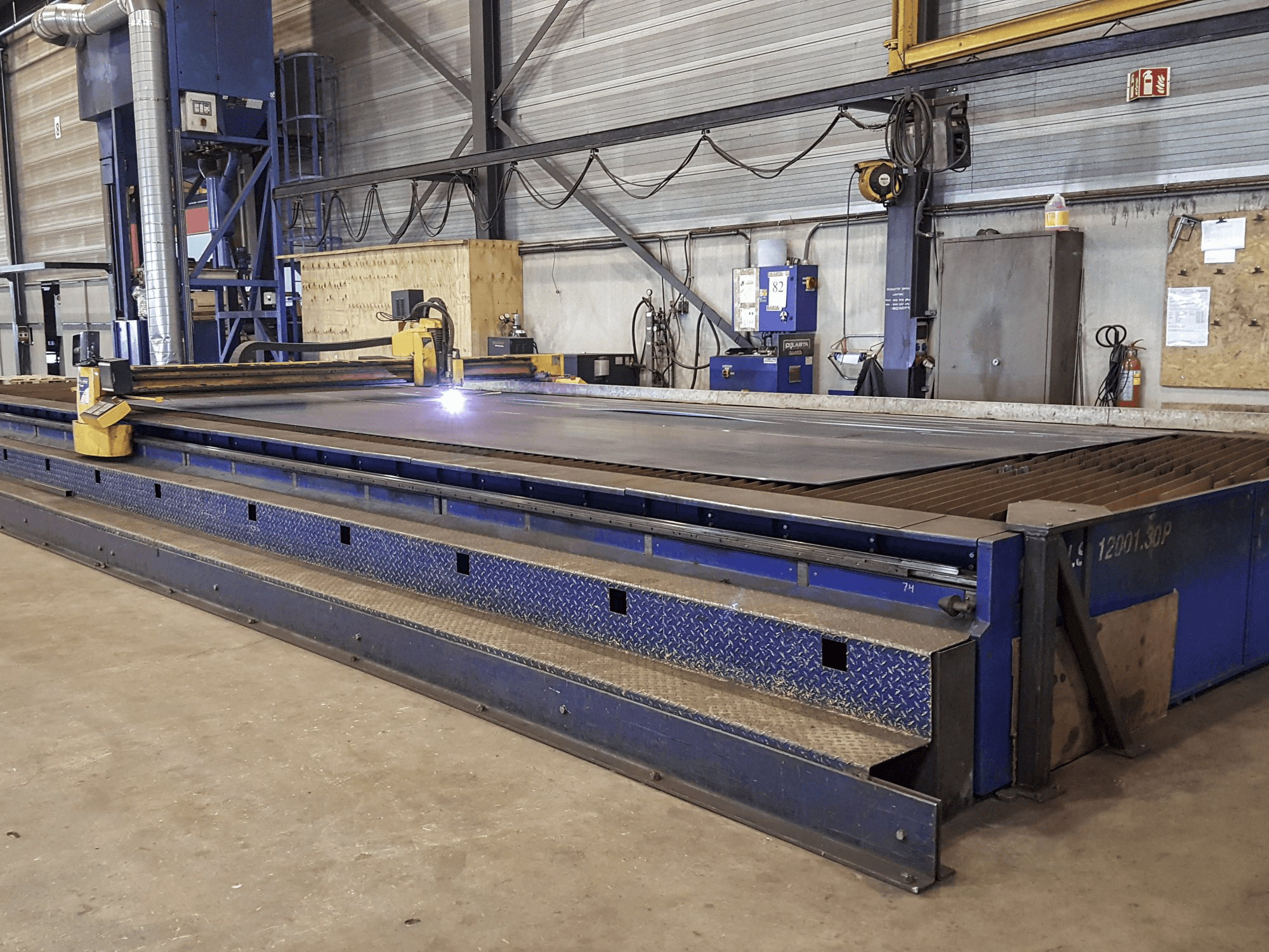 A MicroStep PLS 12001.30 P gép jobb nézete