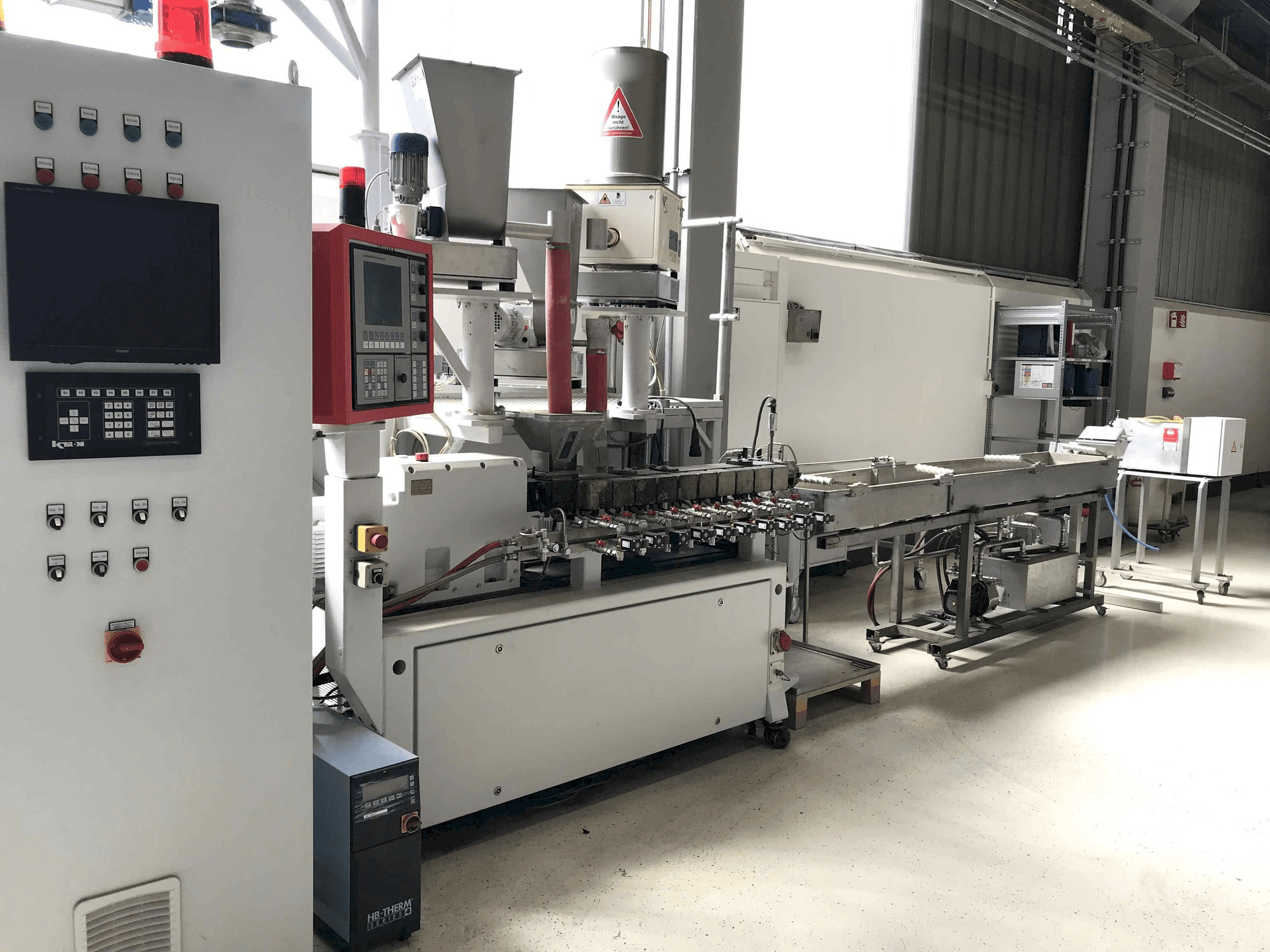 A Leistriz ZSE 27/GL-44D gép elölnézete