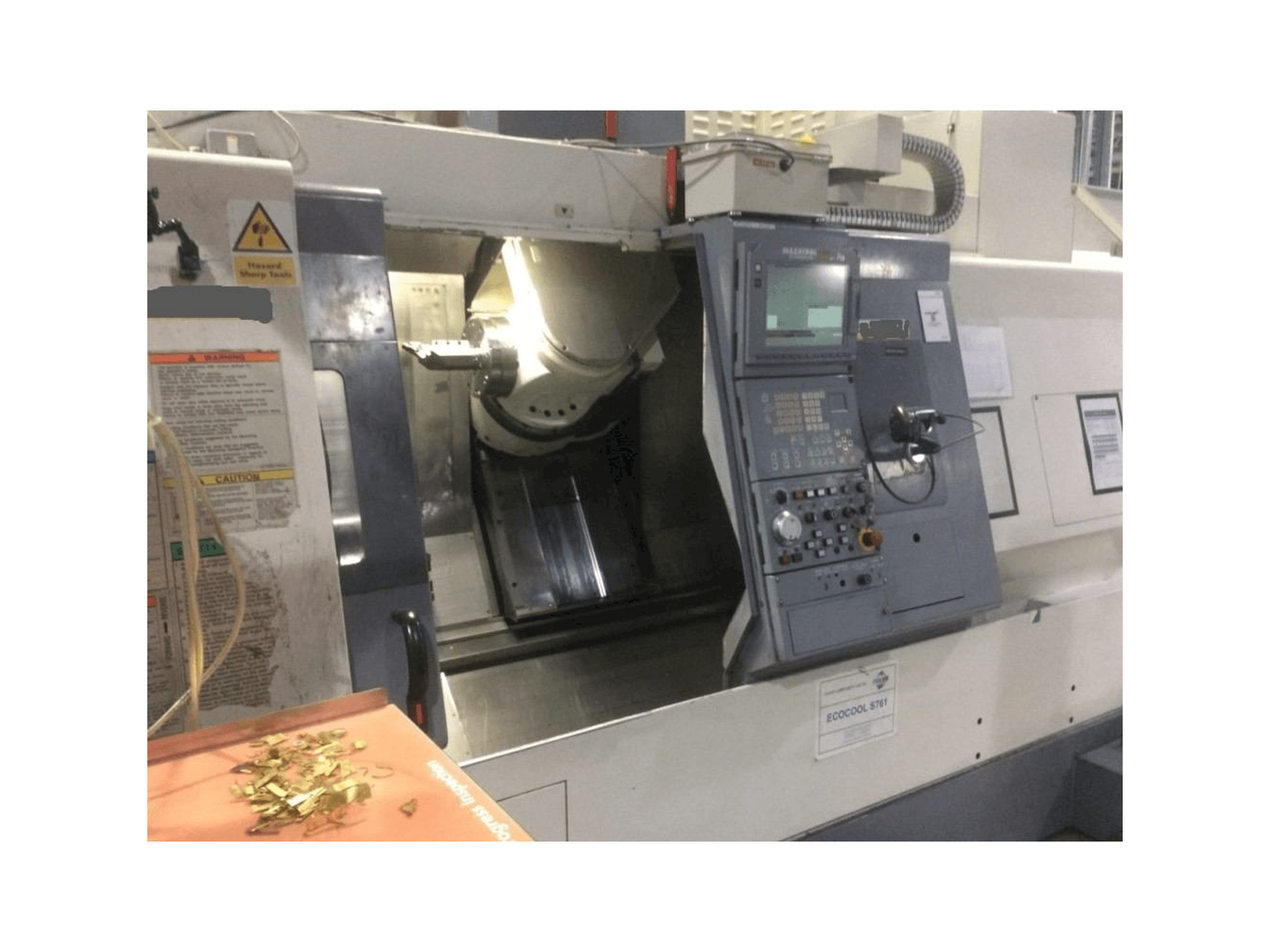 A Mazak Integrex 200-3 gép elölnézete