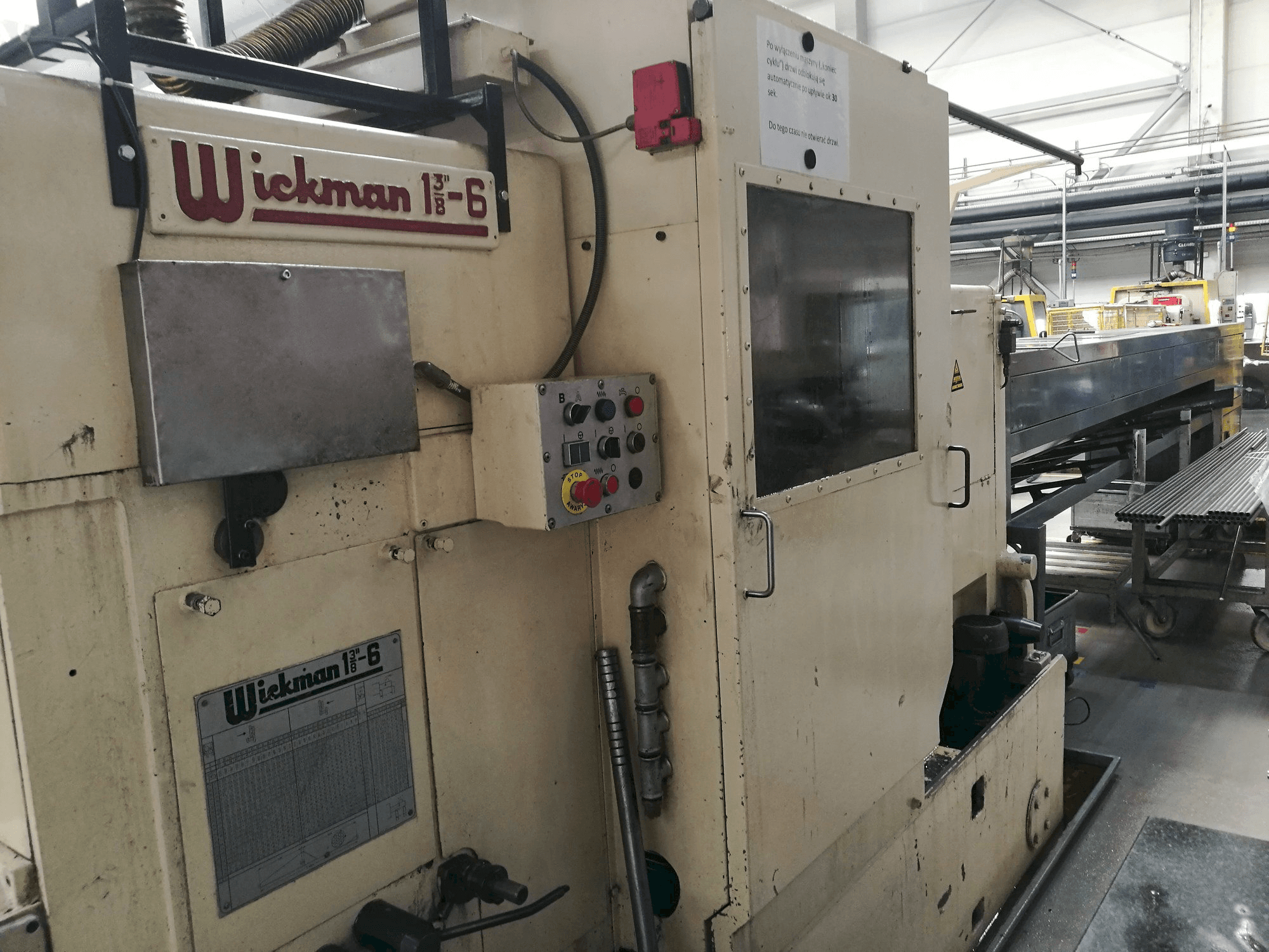 A Wickman 1 3/8"-6 gép elölnézete