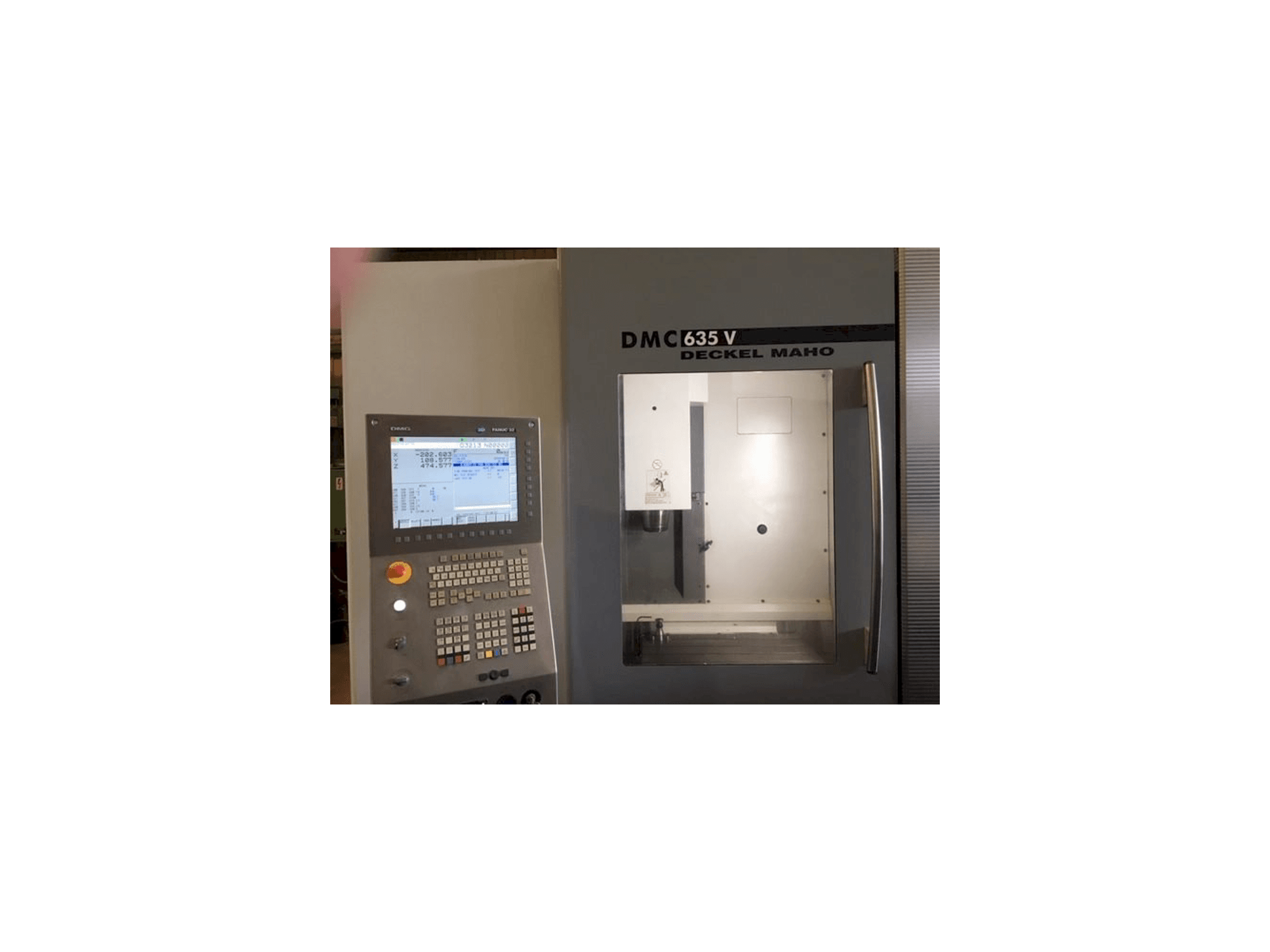 A DECKEL MAHO DMC 635 V gép elölnézete