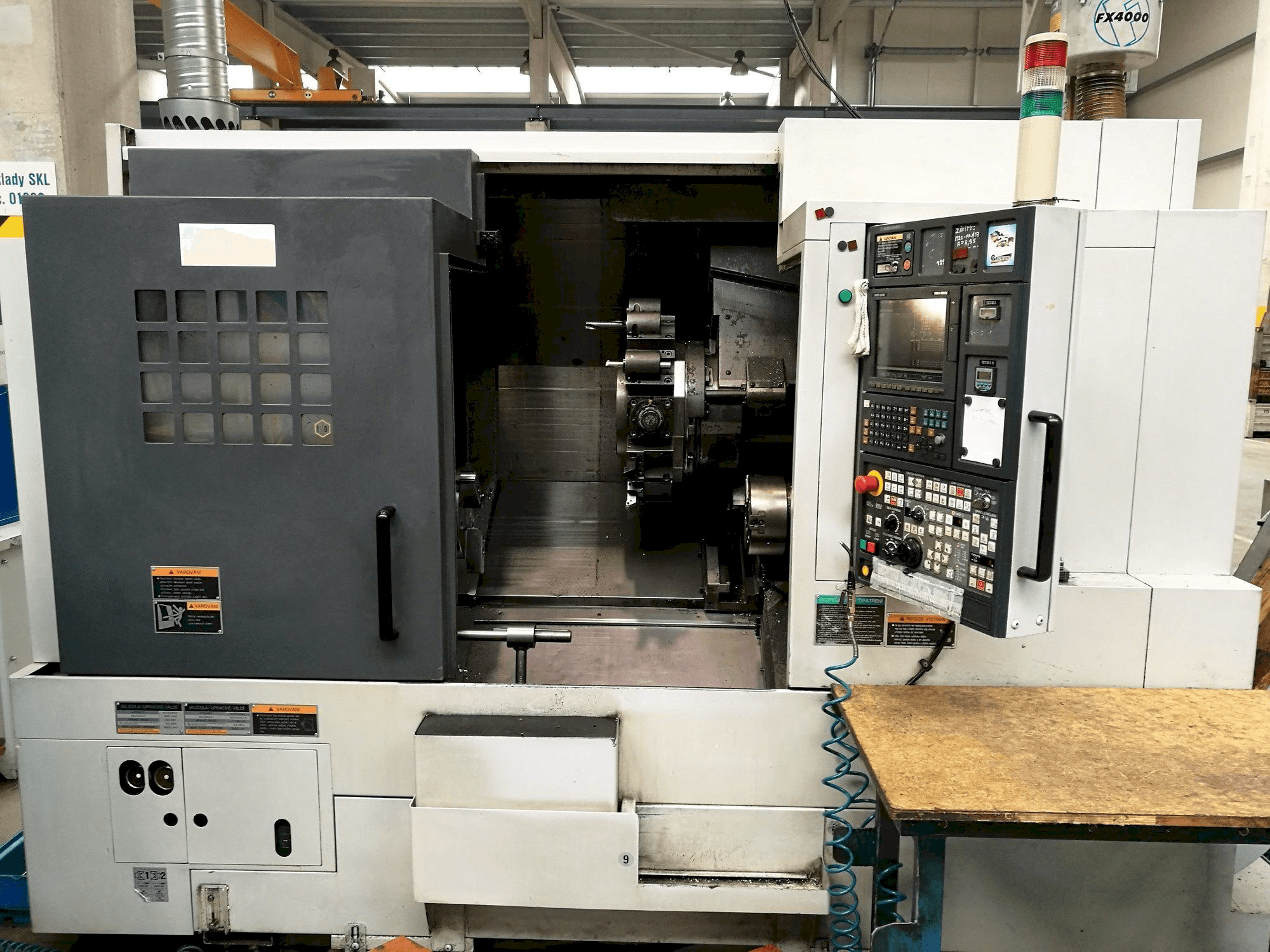 A MORI SEIKI NL 2500 SMC gép elölnézete