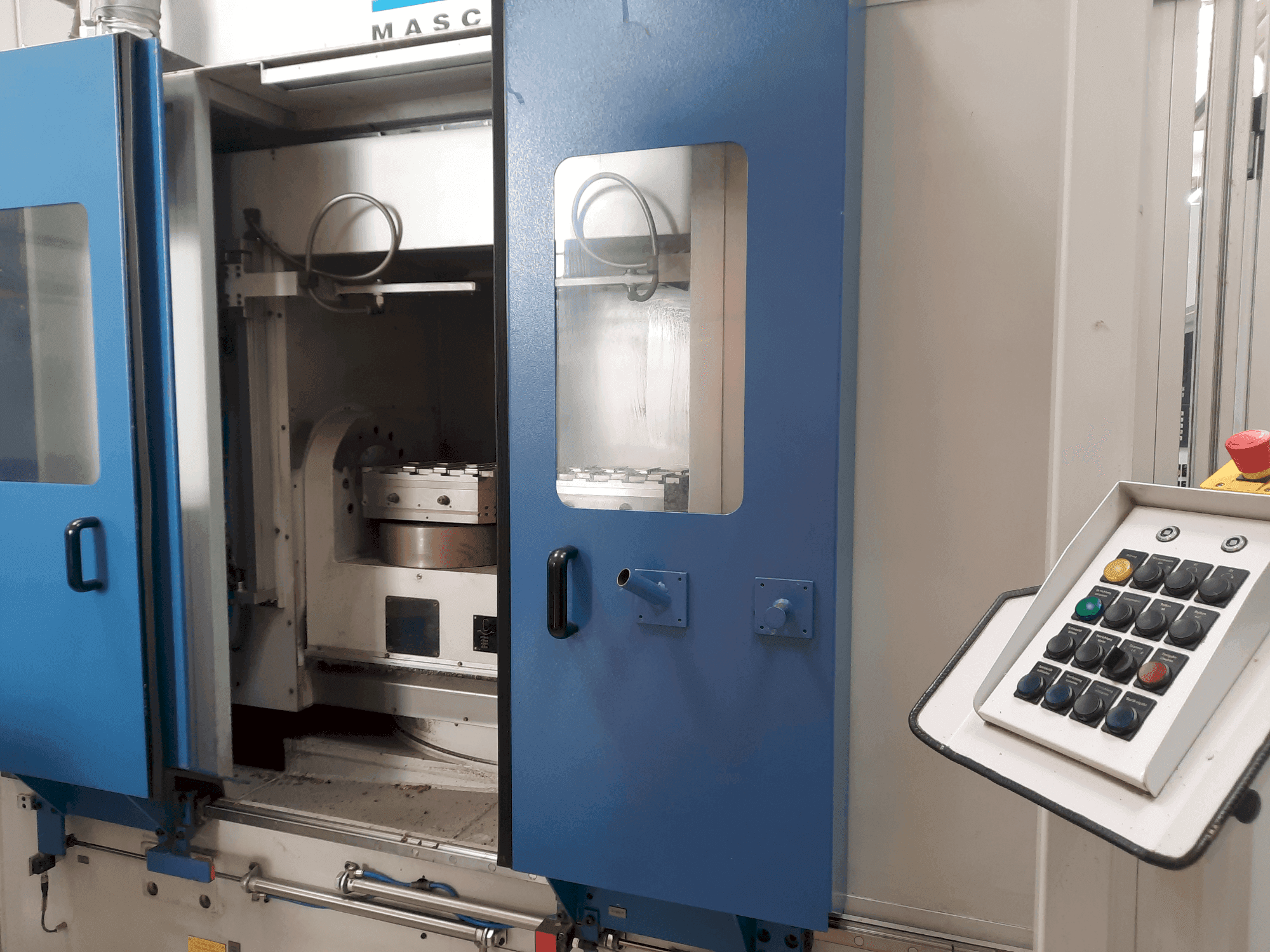 A SCHMID SE 371 gép elölnézete