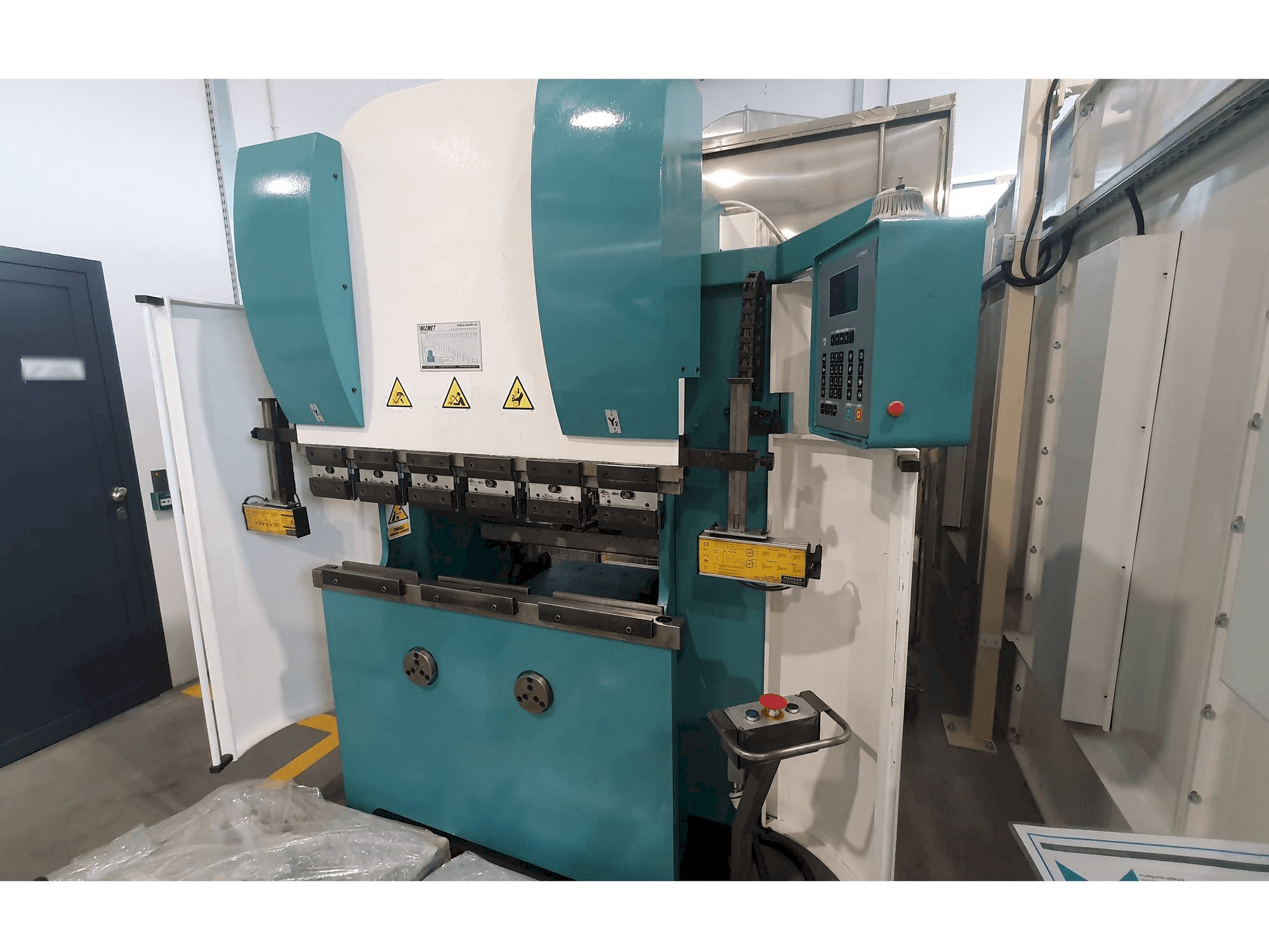 A Vimercati PHSY 30X1250 gép elölnézete