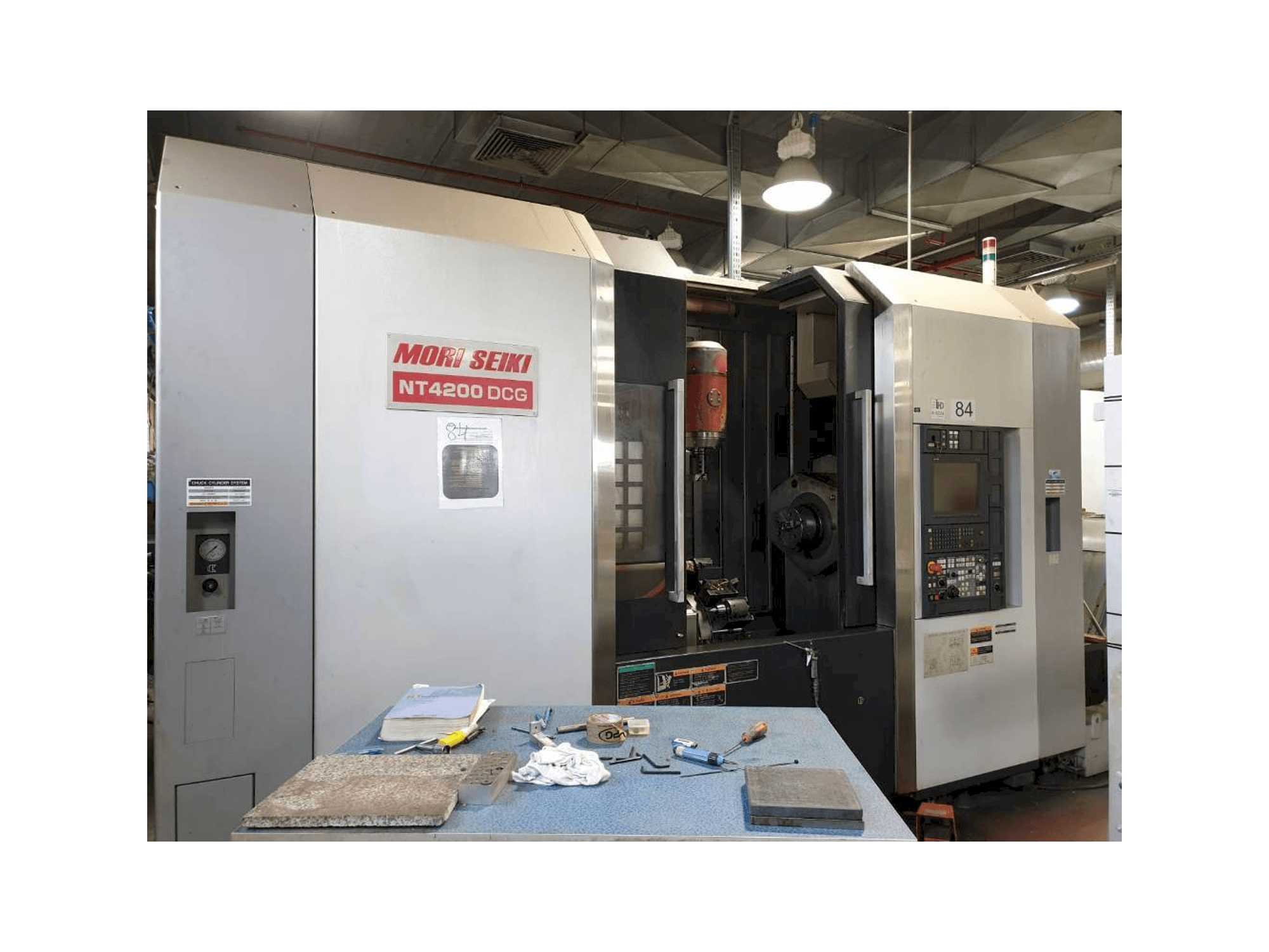 A MORI SEIKI NT4200 DCG gép elölnézete