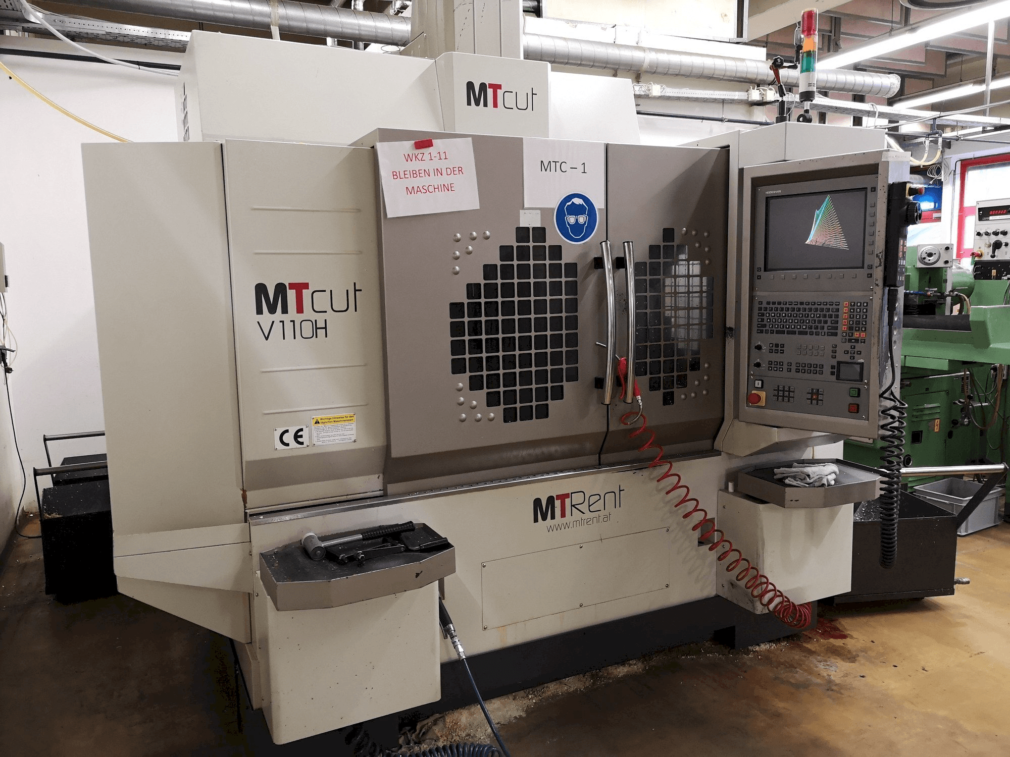 A MT Cut V110H gép elölnézete
