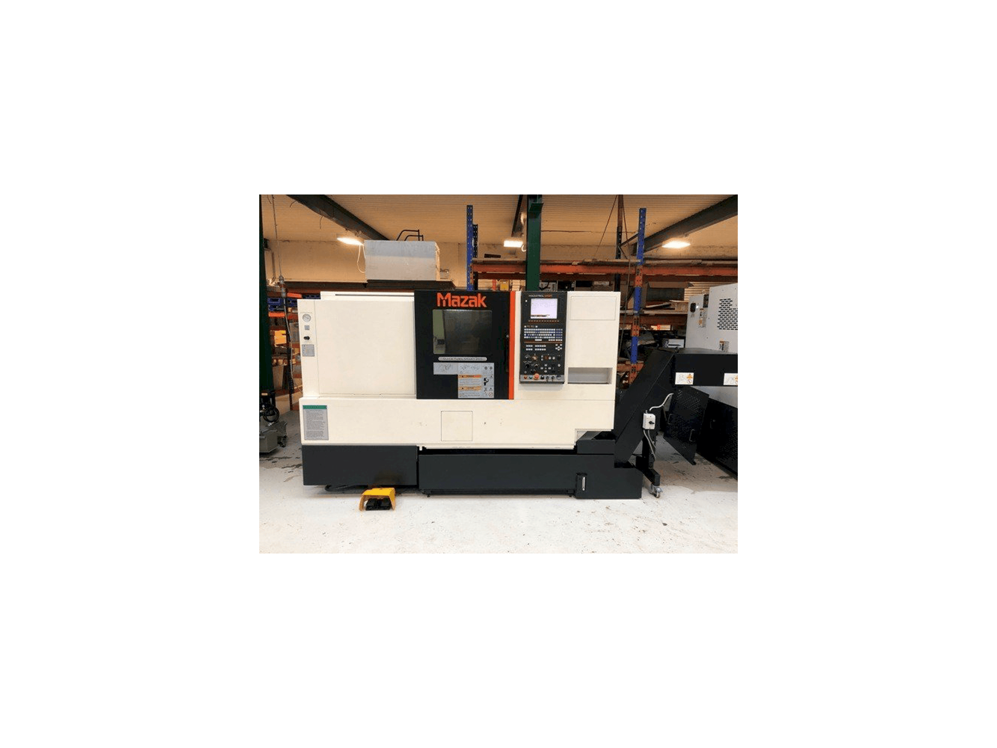 A Mazak Quick Turn Smart 200 gép elölnézete
