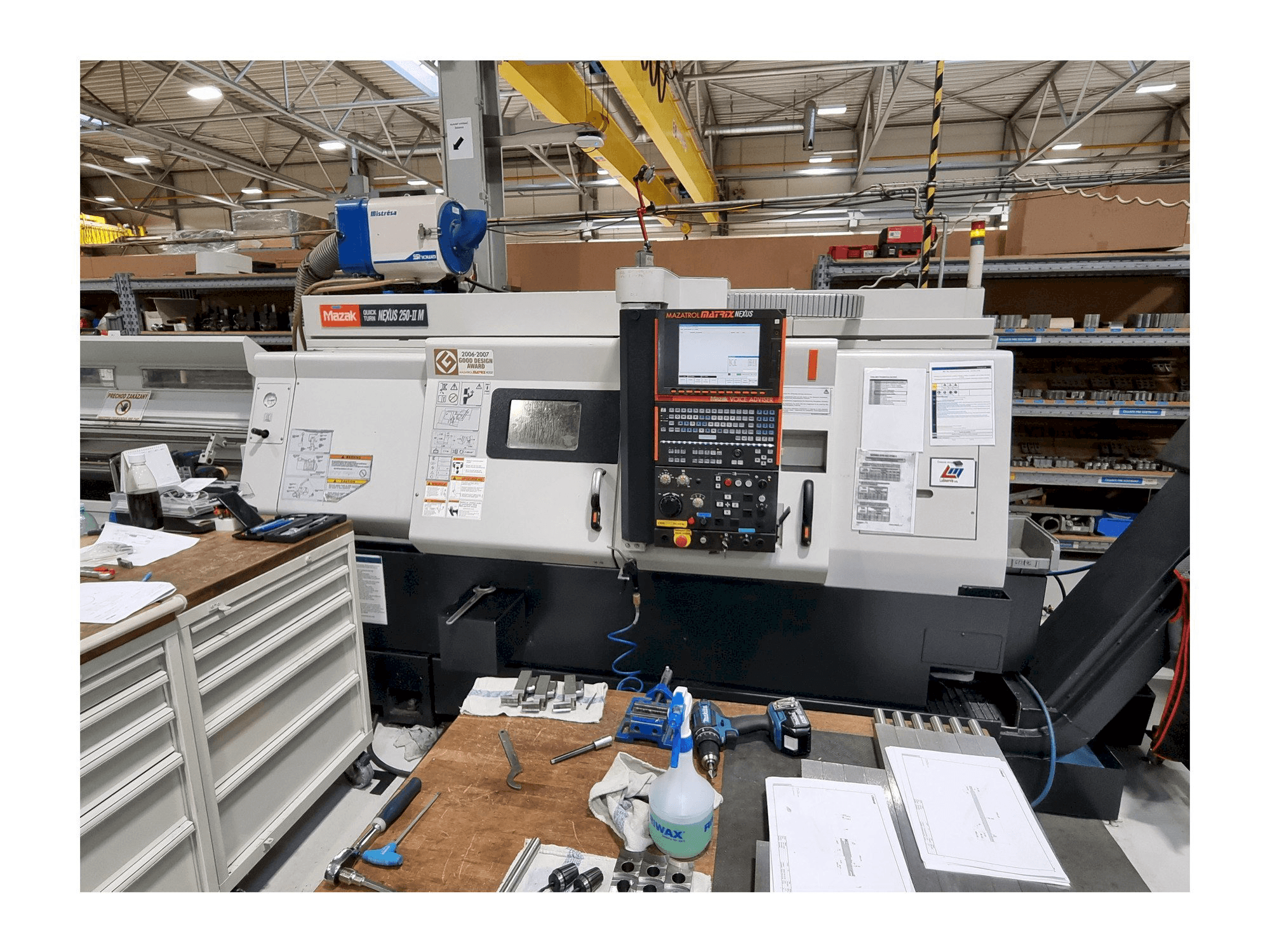 A Mazak Quick Turn Nexus 250-IIM gép elölnézete