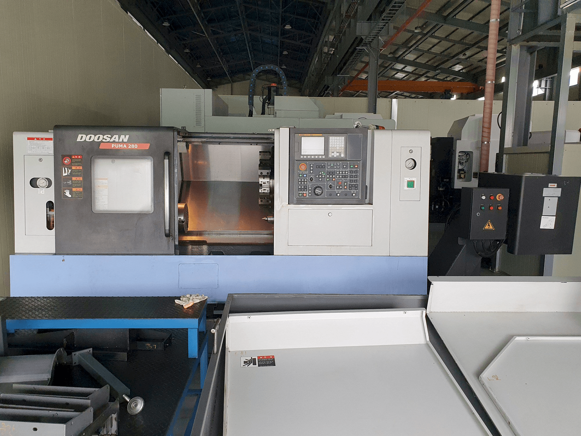 A Doosan PUMA 280 gép elölnézete