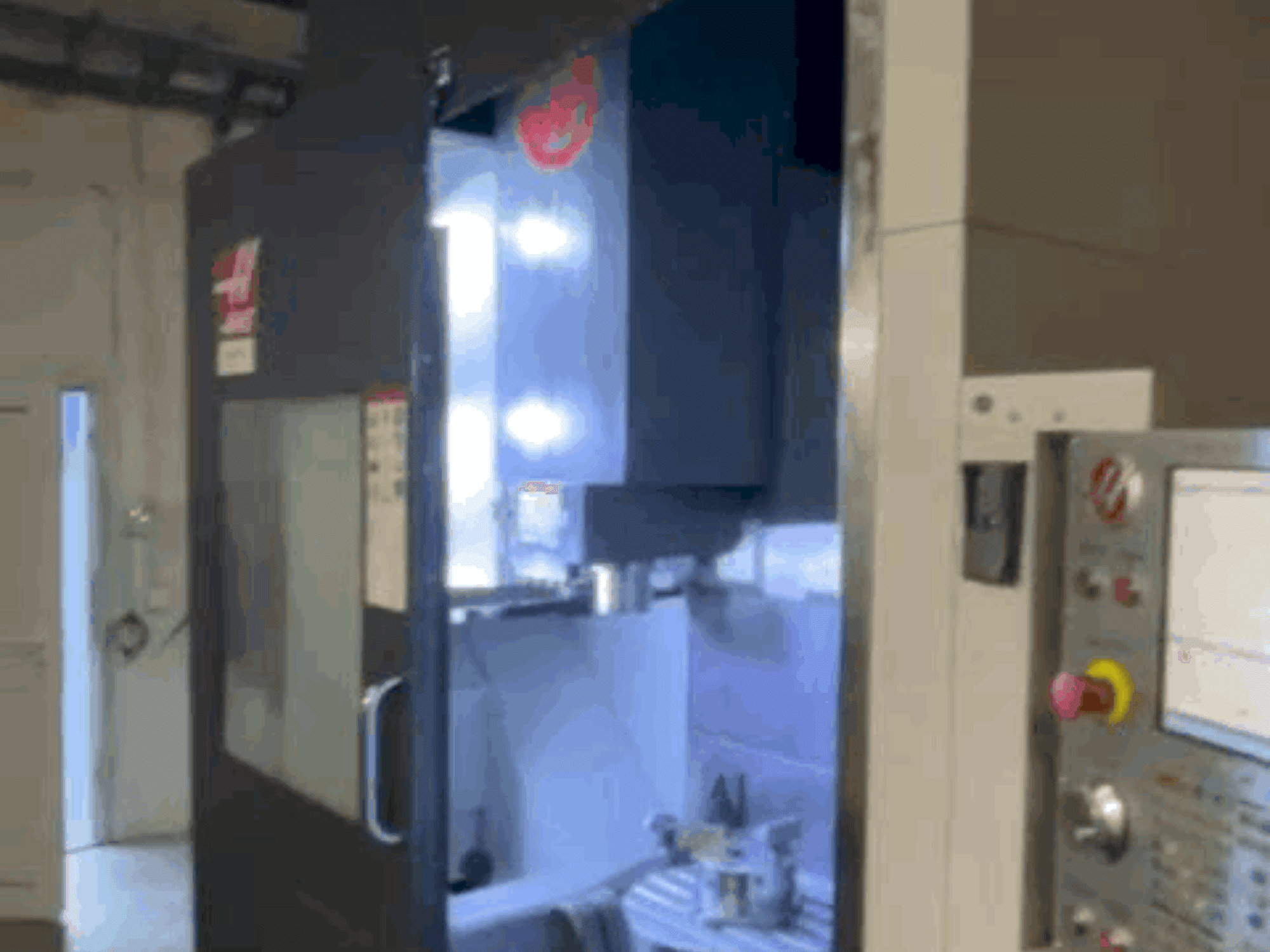 A HAAS UMC-750 gép elölnézete