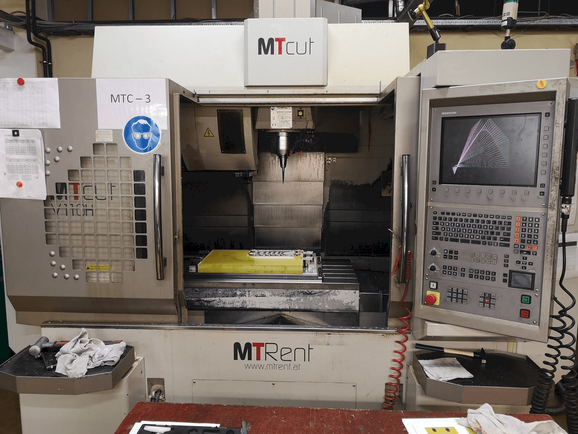 A MT Cut V110H gép elölnézete