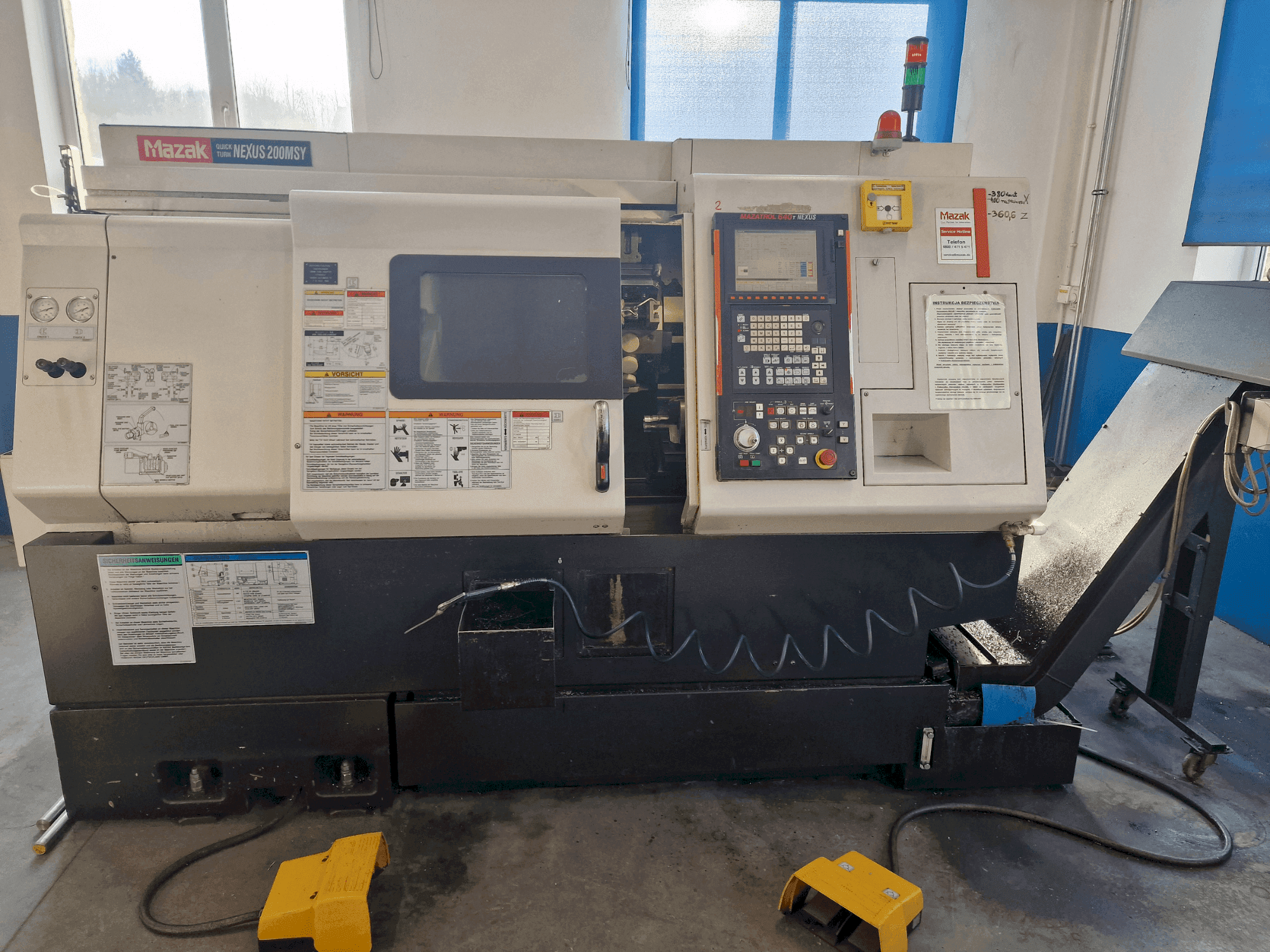 A Mazak QTN-200MSY gép elölnézete