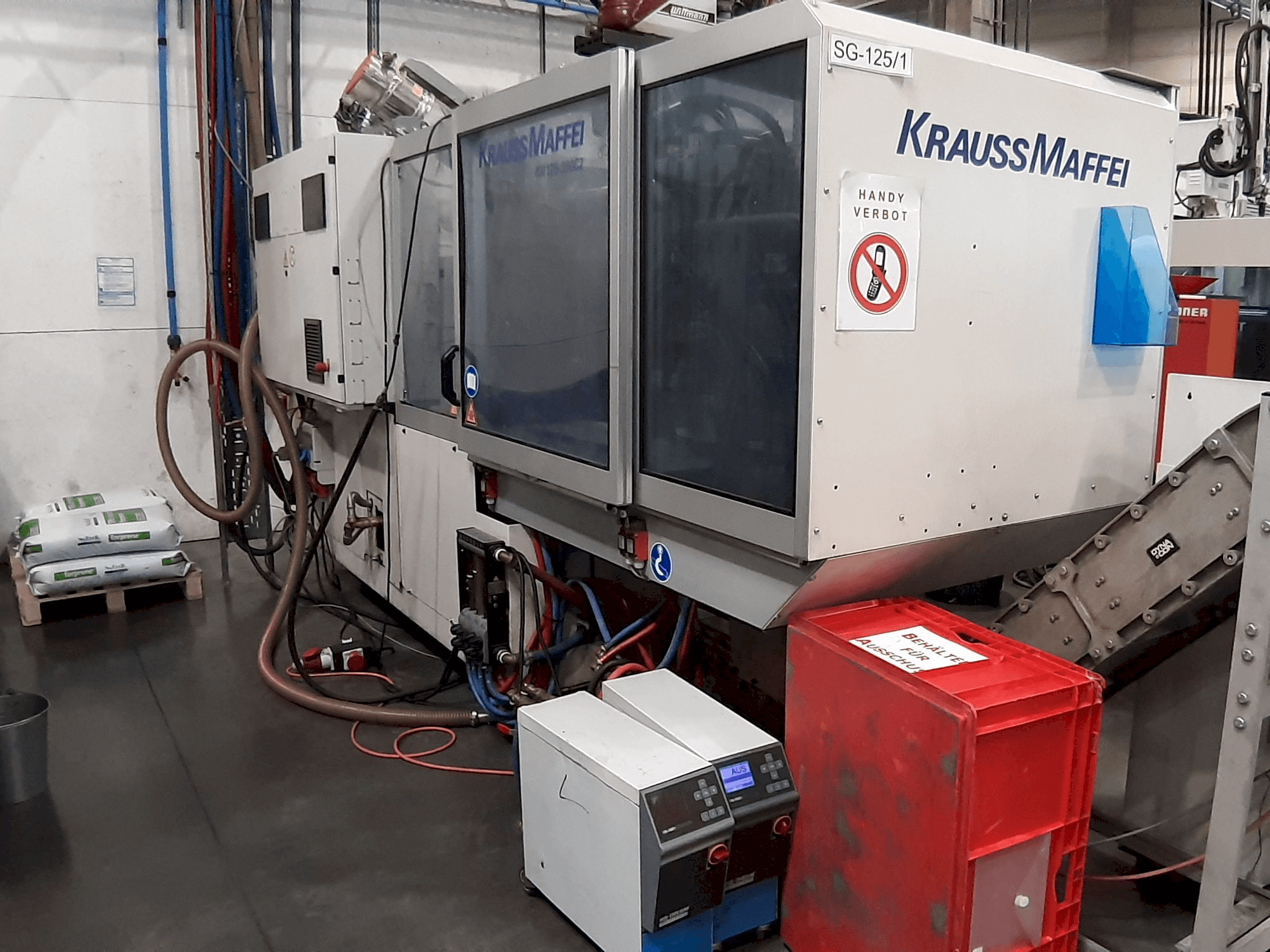 A Krauss Maffei 125 - 390 CX gép elölnézete