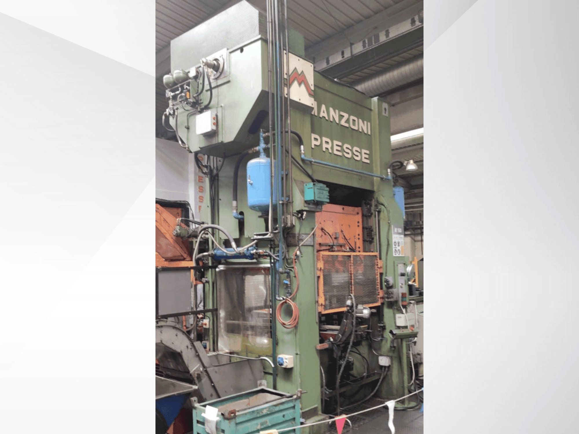 A RAVNE PRESSES Manzoni 160 gép elölnézete