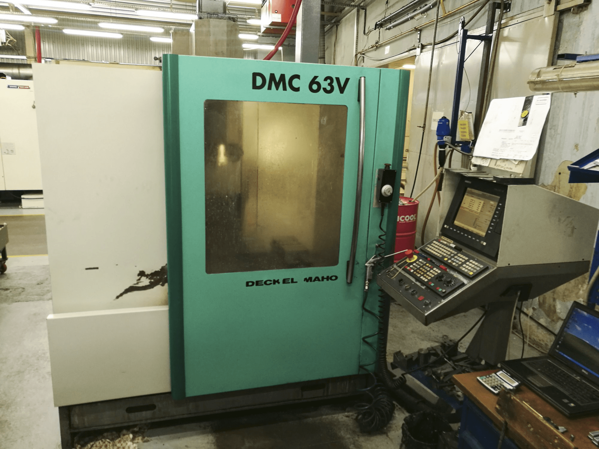 A Deckel Maho Gildemeister DMC 63 V gép elölnézete