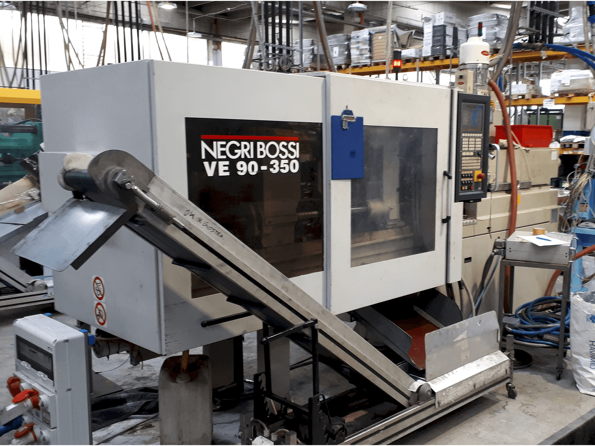 A Negri Bossi VE 90-350 gép bal oldali nézete