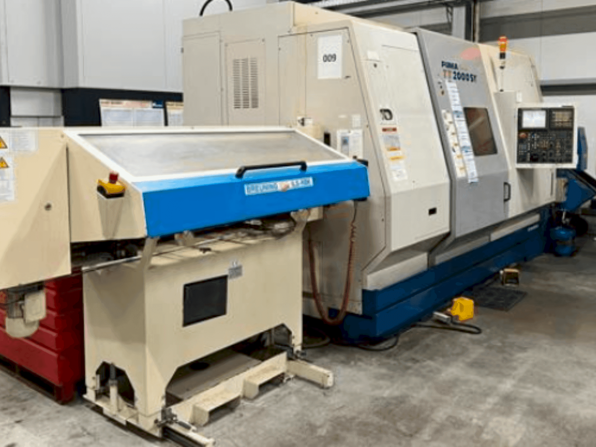 A DAEWOO PUMA TT 2000 SY gép elölnézete