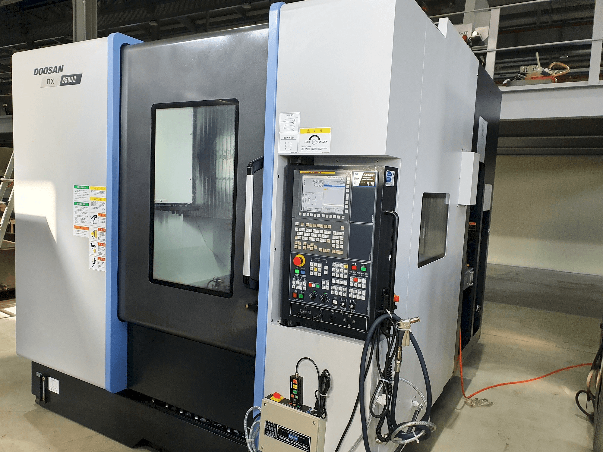 A Doosan NX6500Ⅱ gép elölnézete