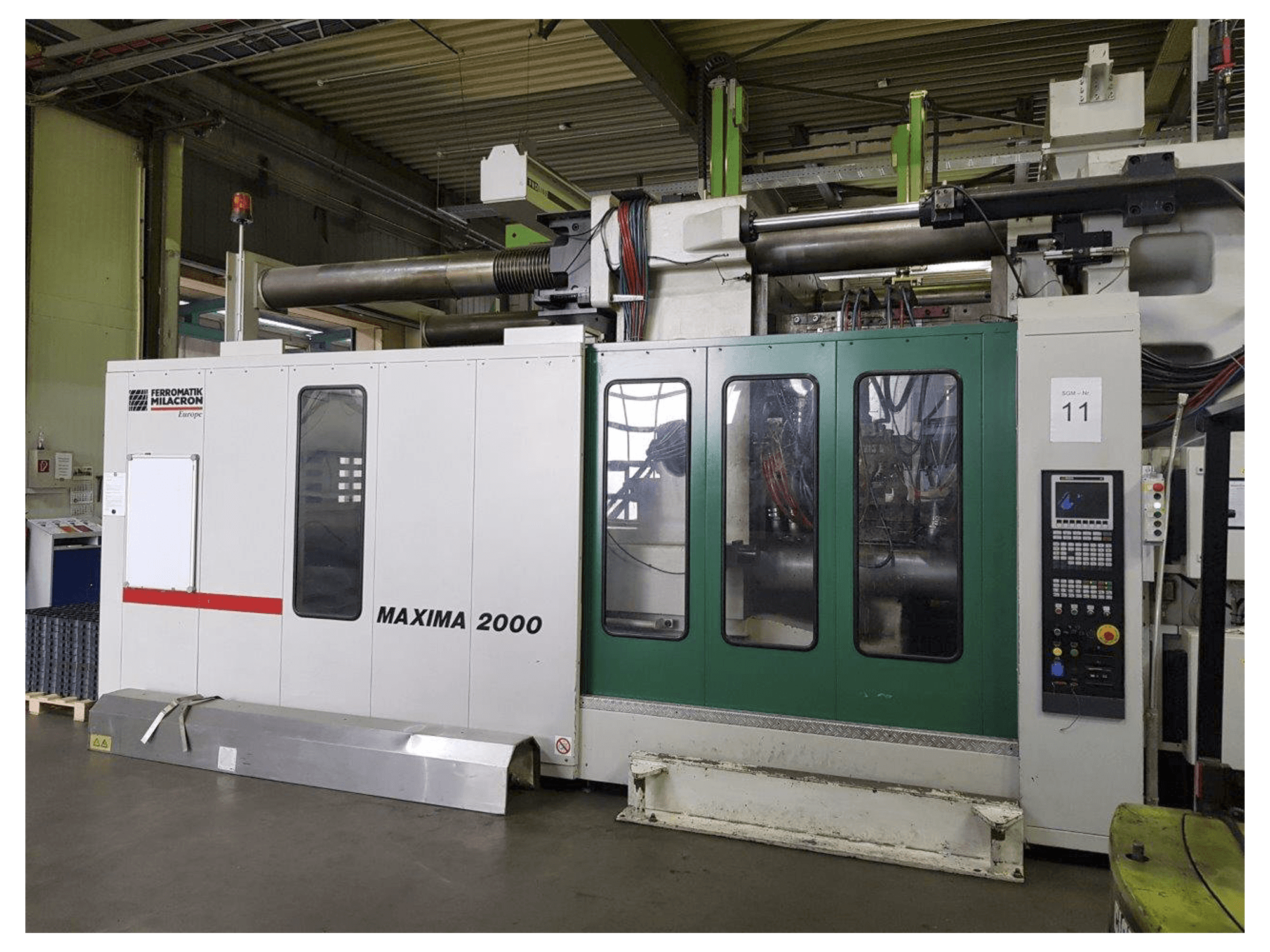 A FERROMATIK MILACRON MM 2000 gép jobb nézete