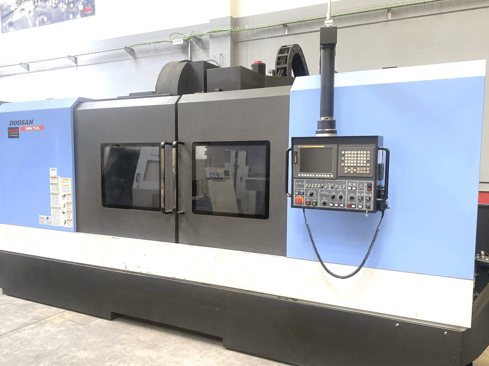 A Doosan DNM 750L gép elölnézete
