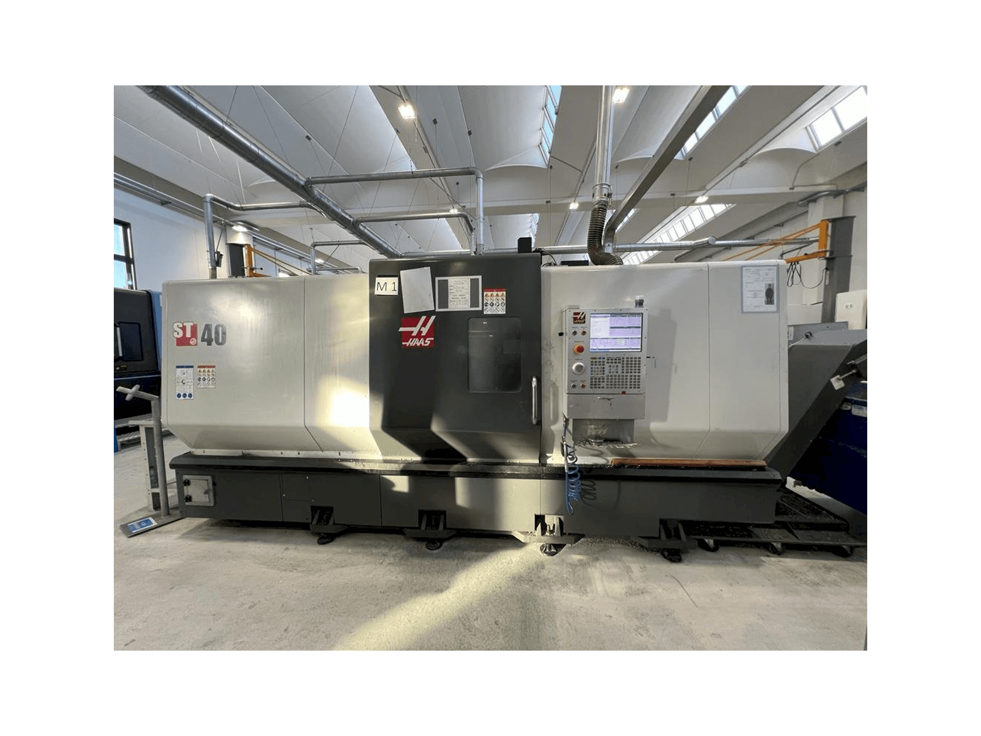A HAAS ST-40 gép elölnézete