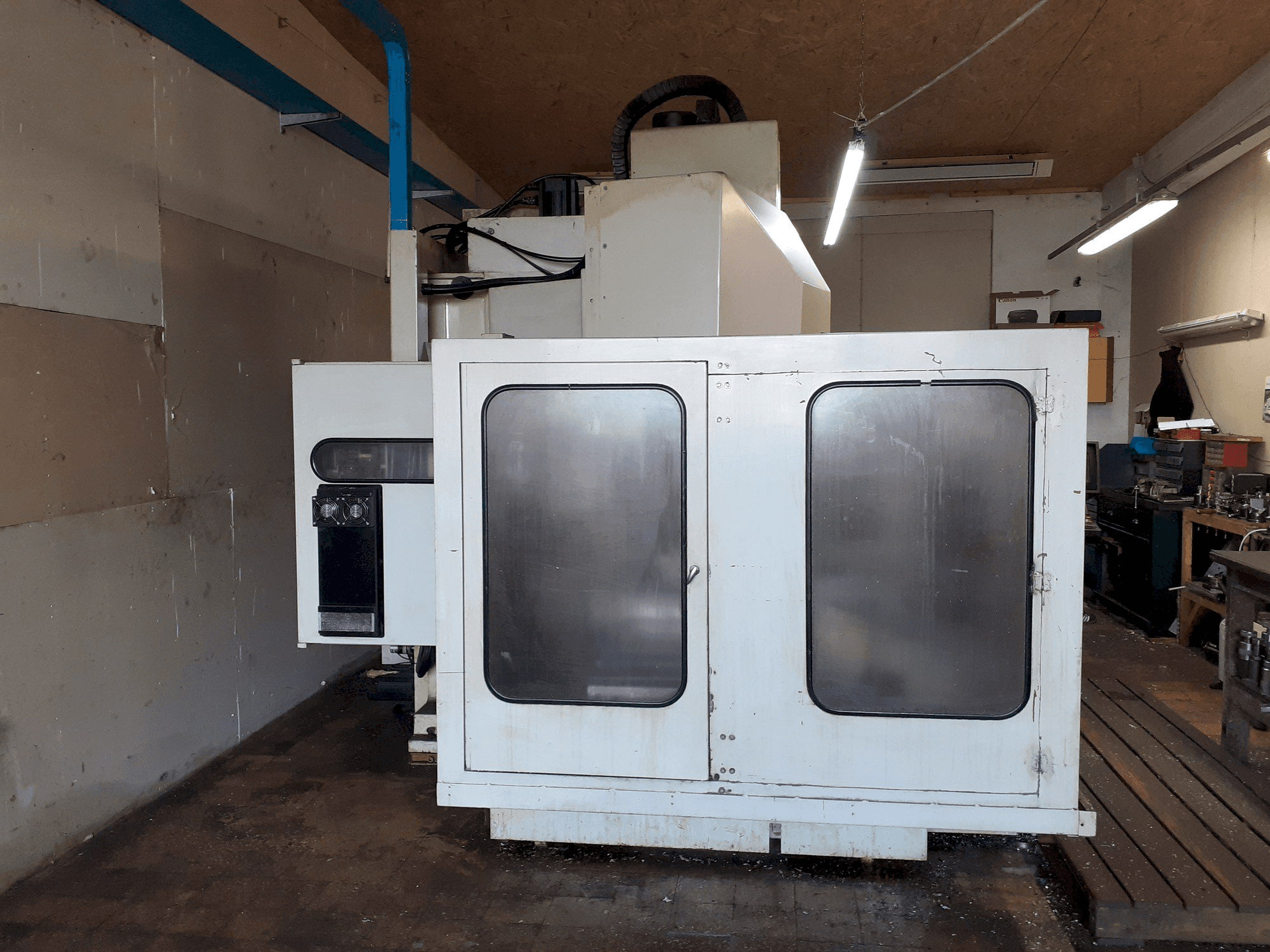 A Hurco BMC 50-P gép elölnézete