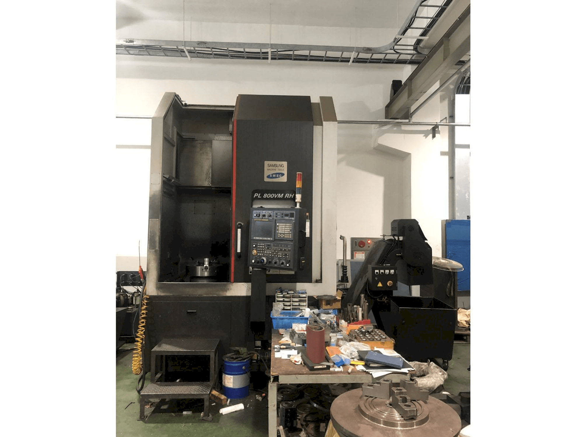 A SMEC PL 800VM RH gép elölnézete