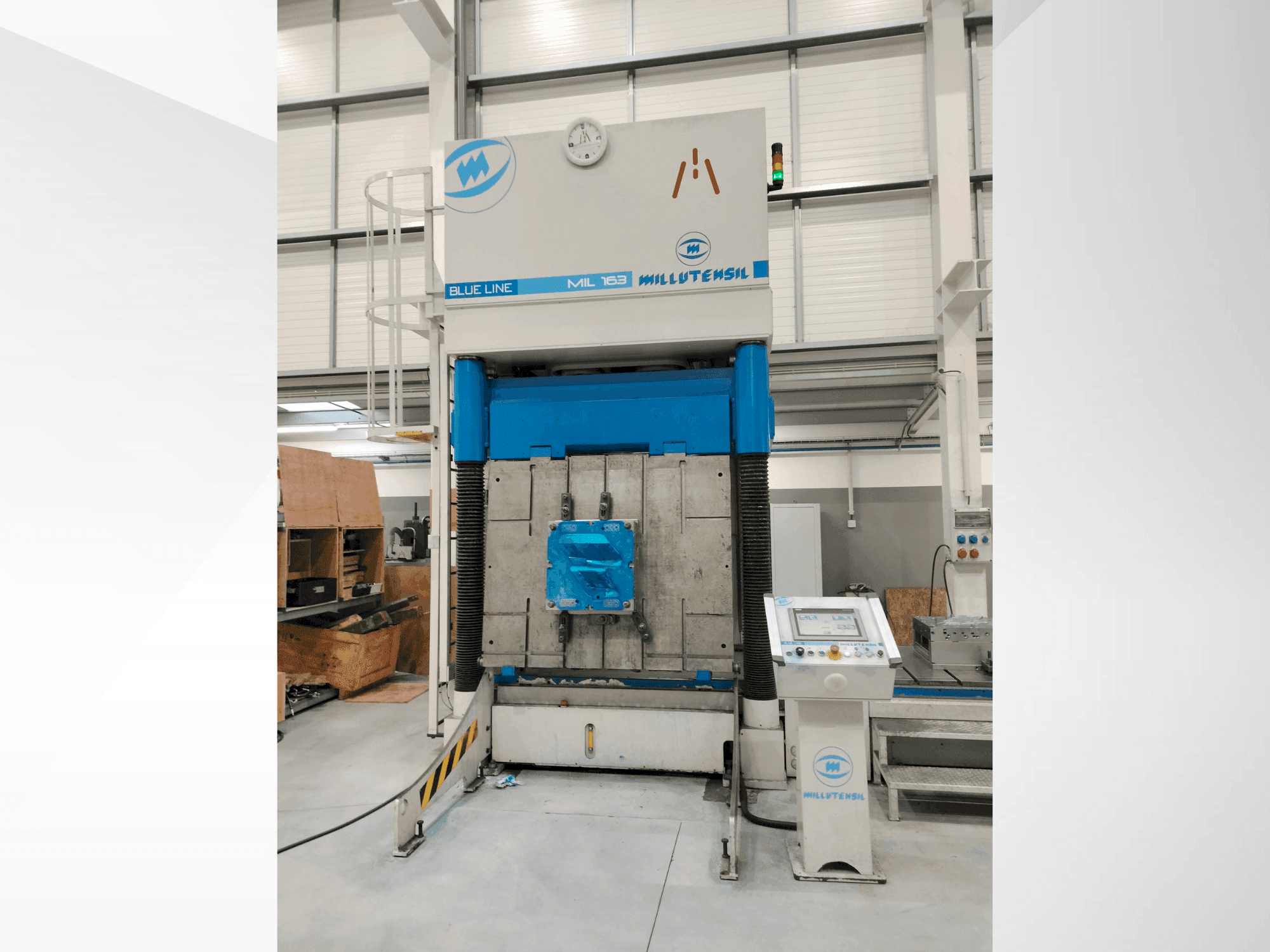 A MILLUTENSIL MIL 163 gép elölnézete