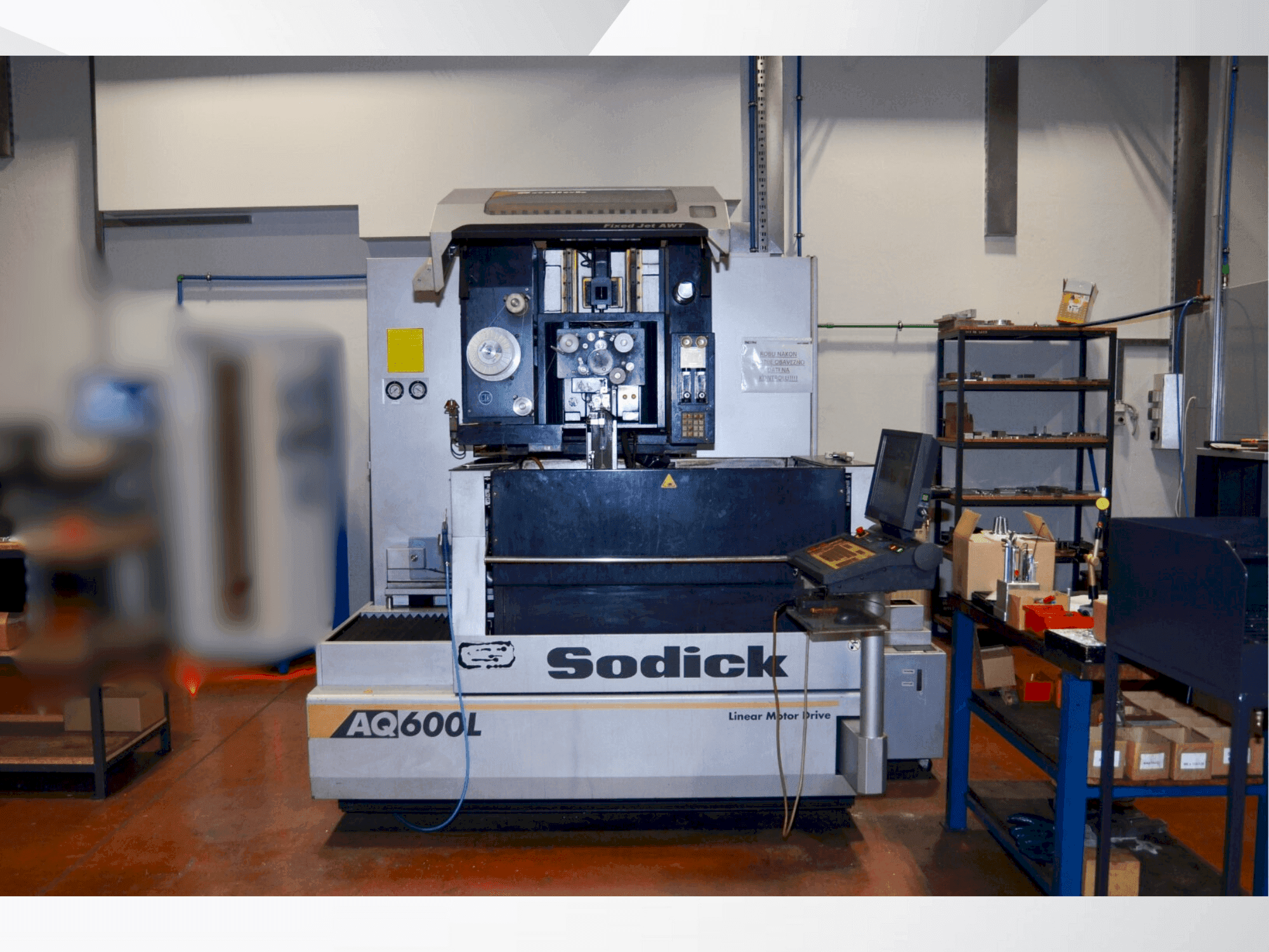 A Sodick AQ 600L gép elölnézete