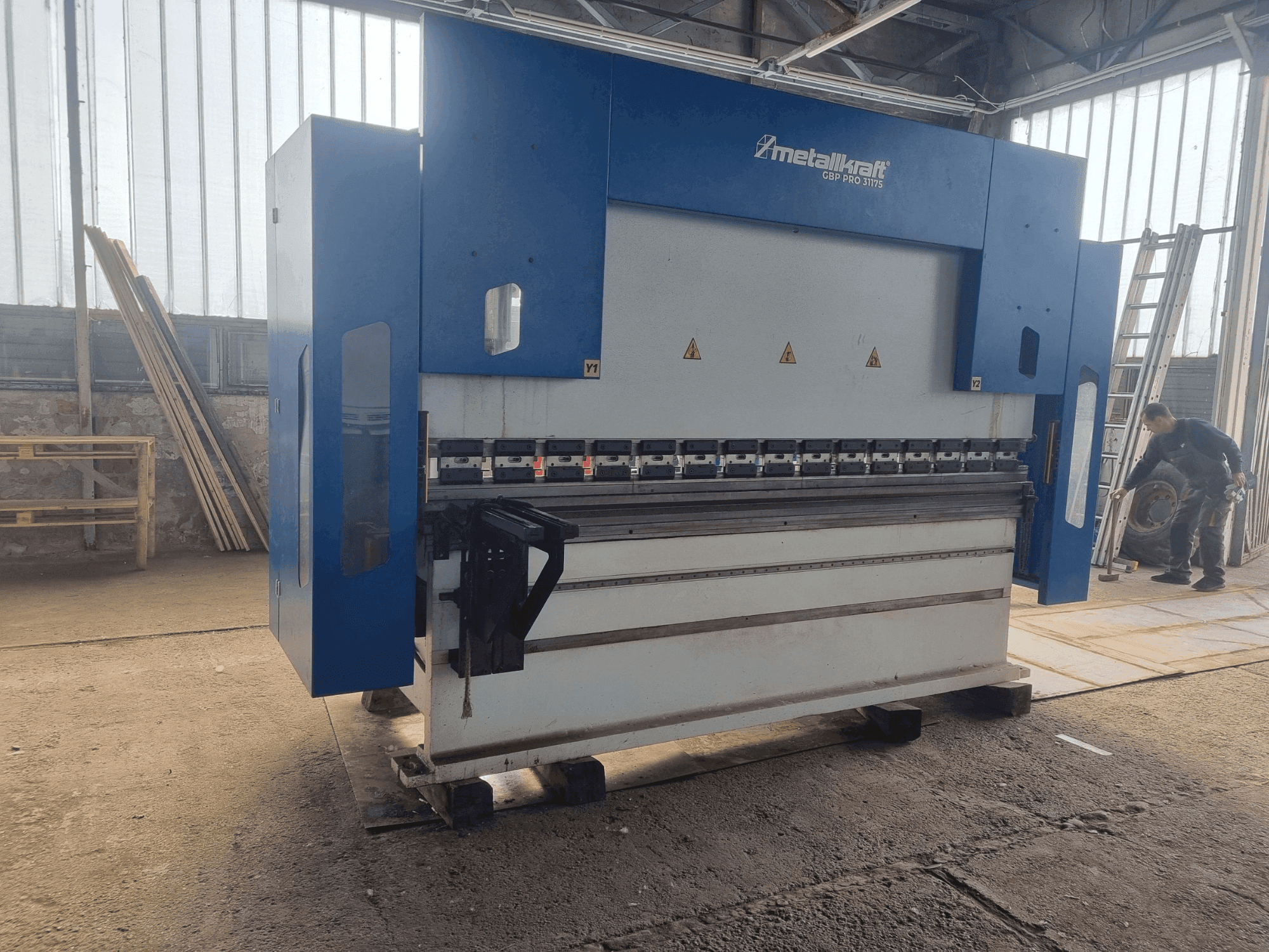 A Metallkraft GBP 31175 gép elölnézete