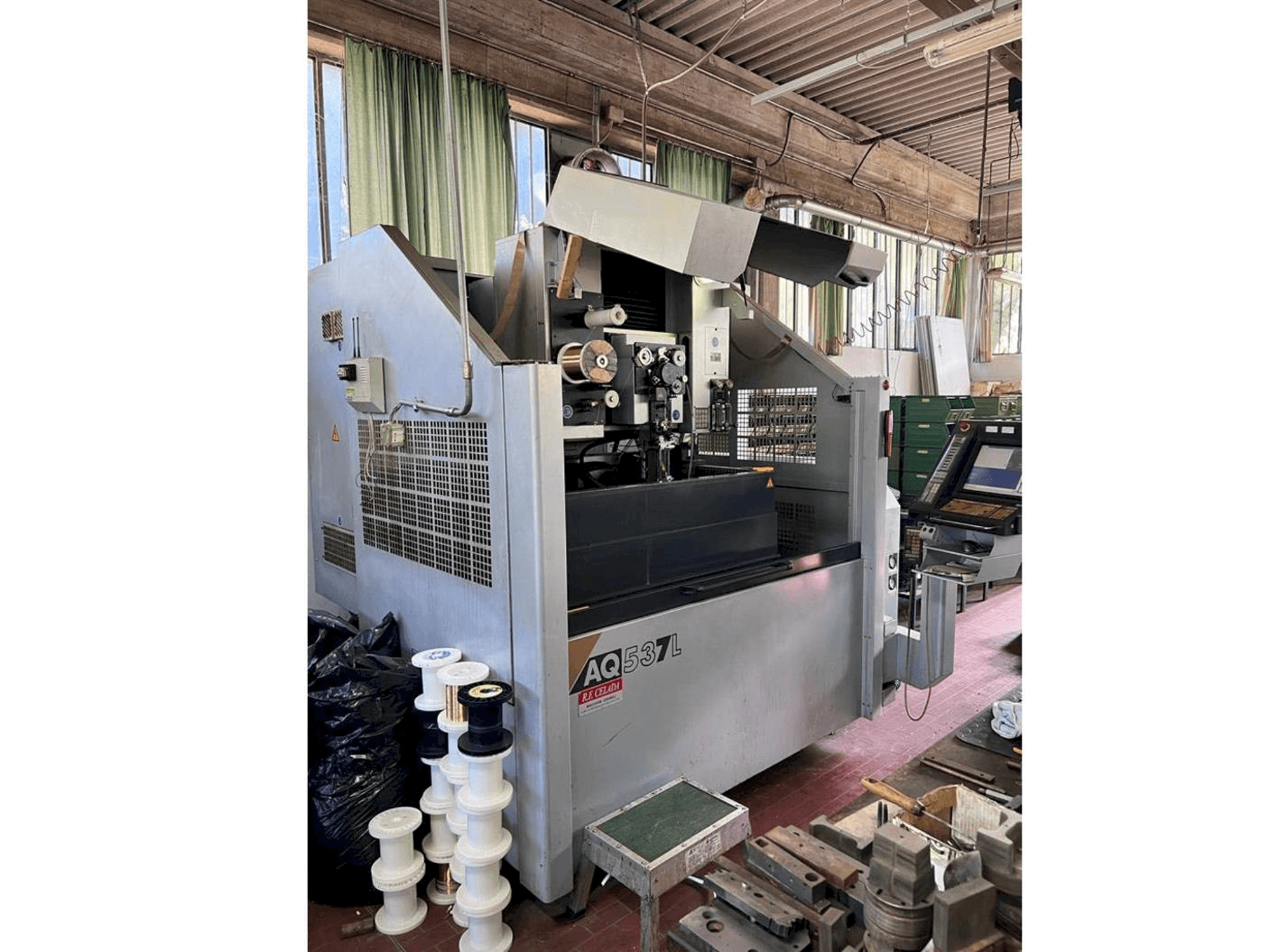 A Sodick AQ537L gép elölnézete