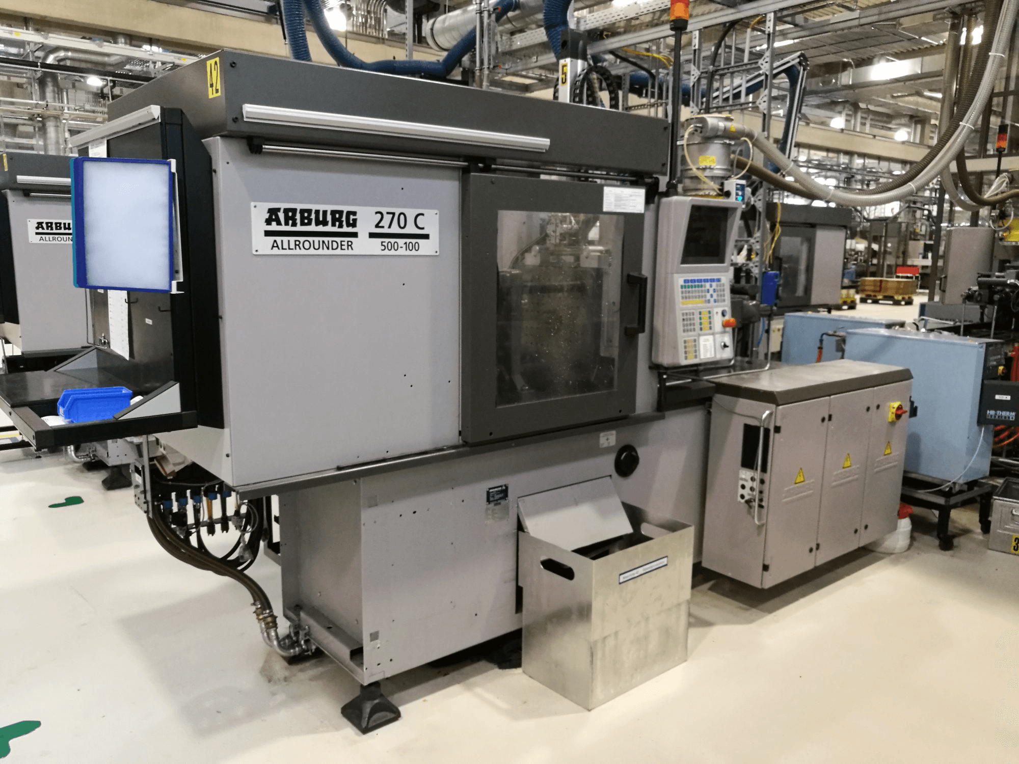 A Arburg 270C 500-100 gép bal oldali nézete