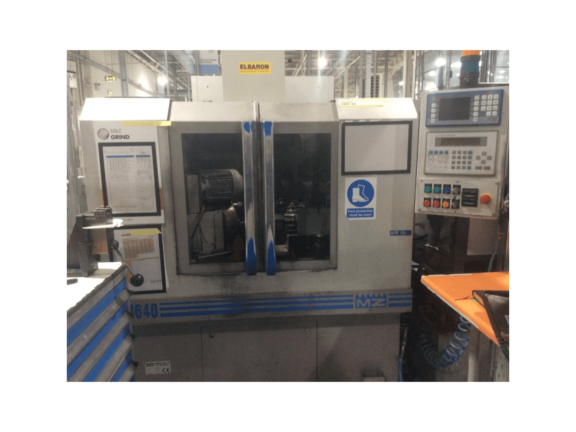 A Monnier & Zahner M640 CNC gép elölnézete