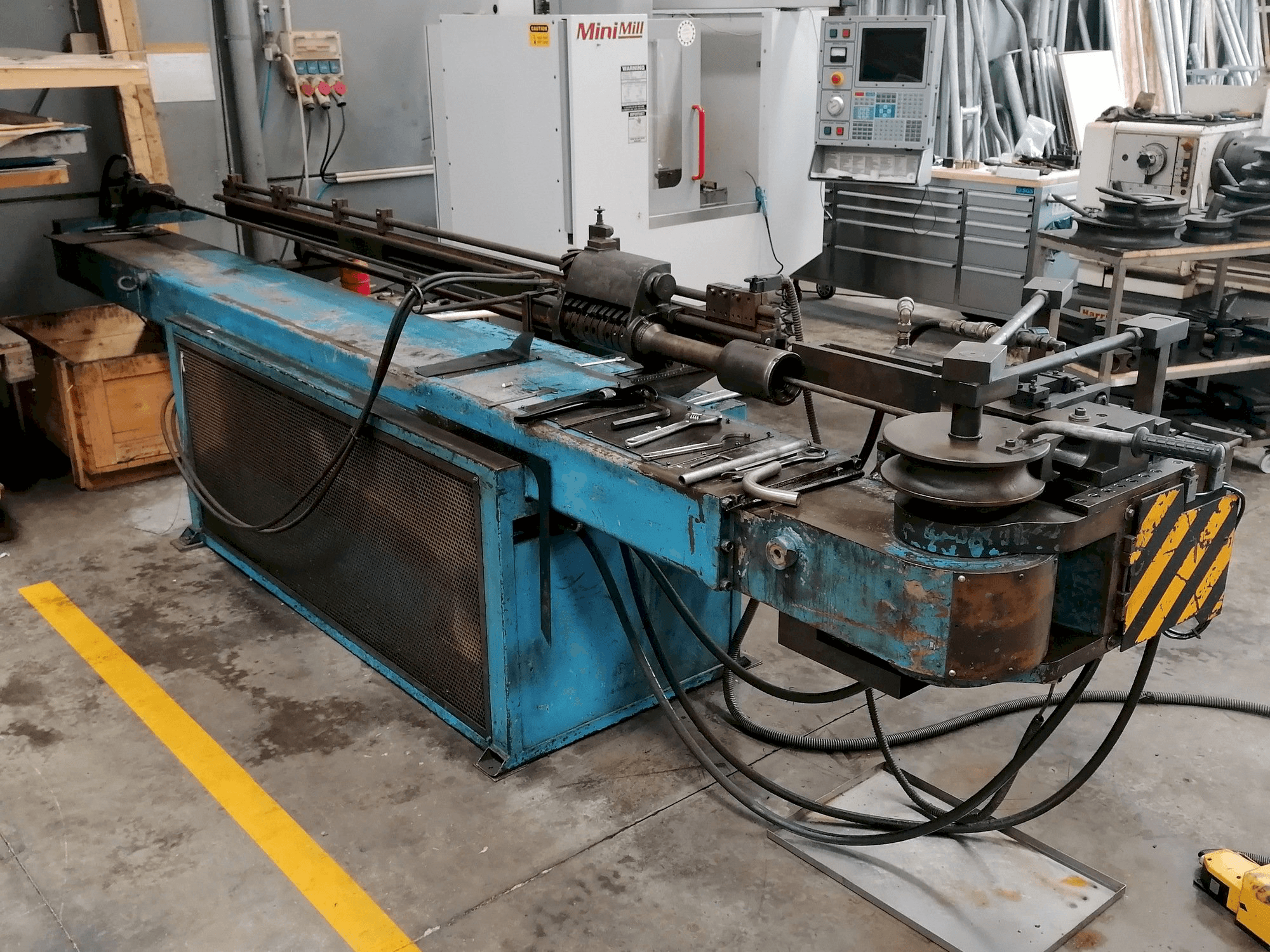 A Amob CH69 gép elölnézete