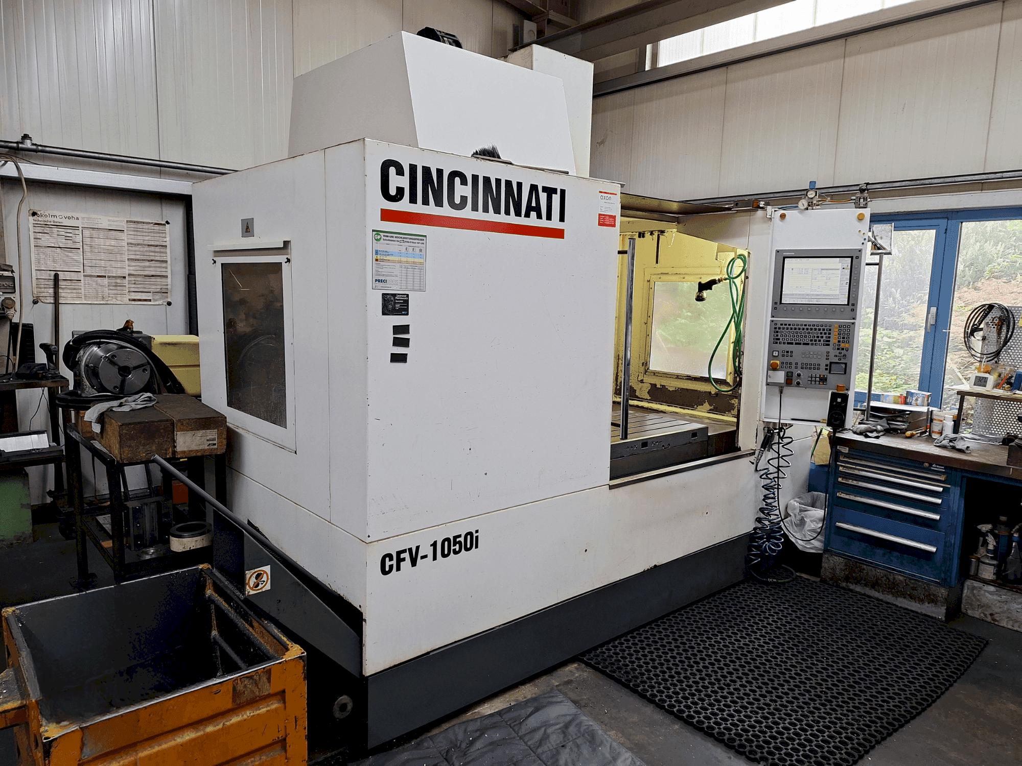 A Cincinnati CFV-1050i gép elölnézete