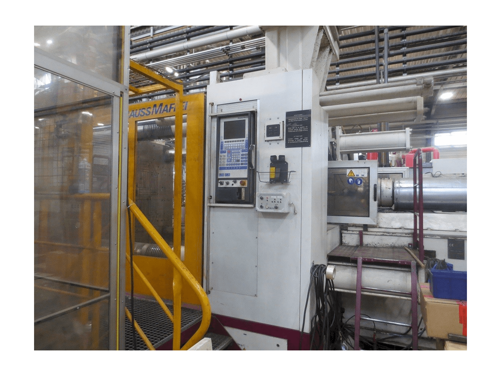 A Krauss Maffei 1600-14700 MC gép elölnézete