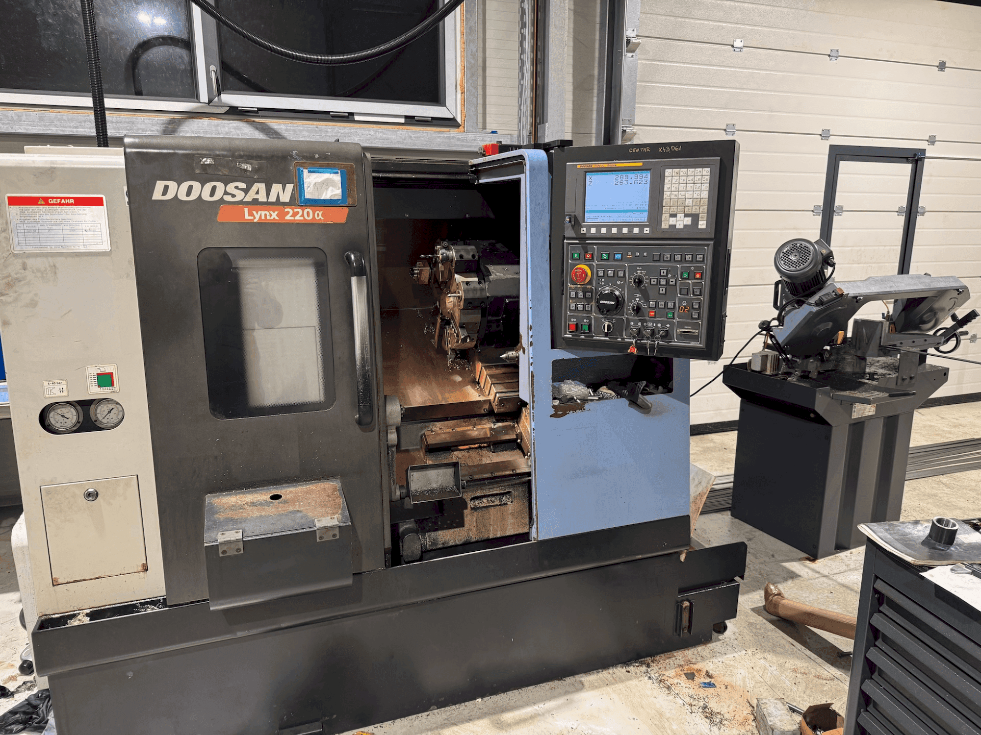 A DOOSAN Lynx 220 Alpha gép elölnézete