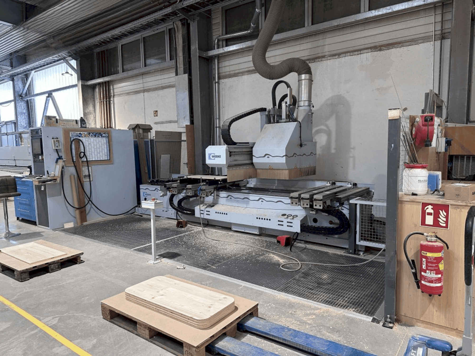 A Weeke OPTIMAT BHC 550 gép elölnézete