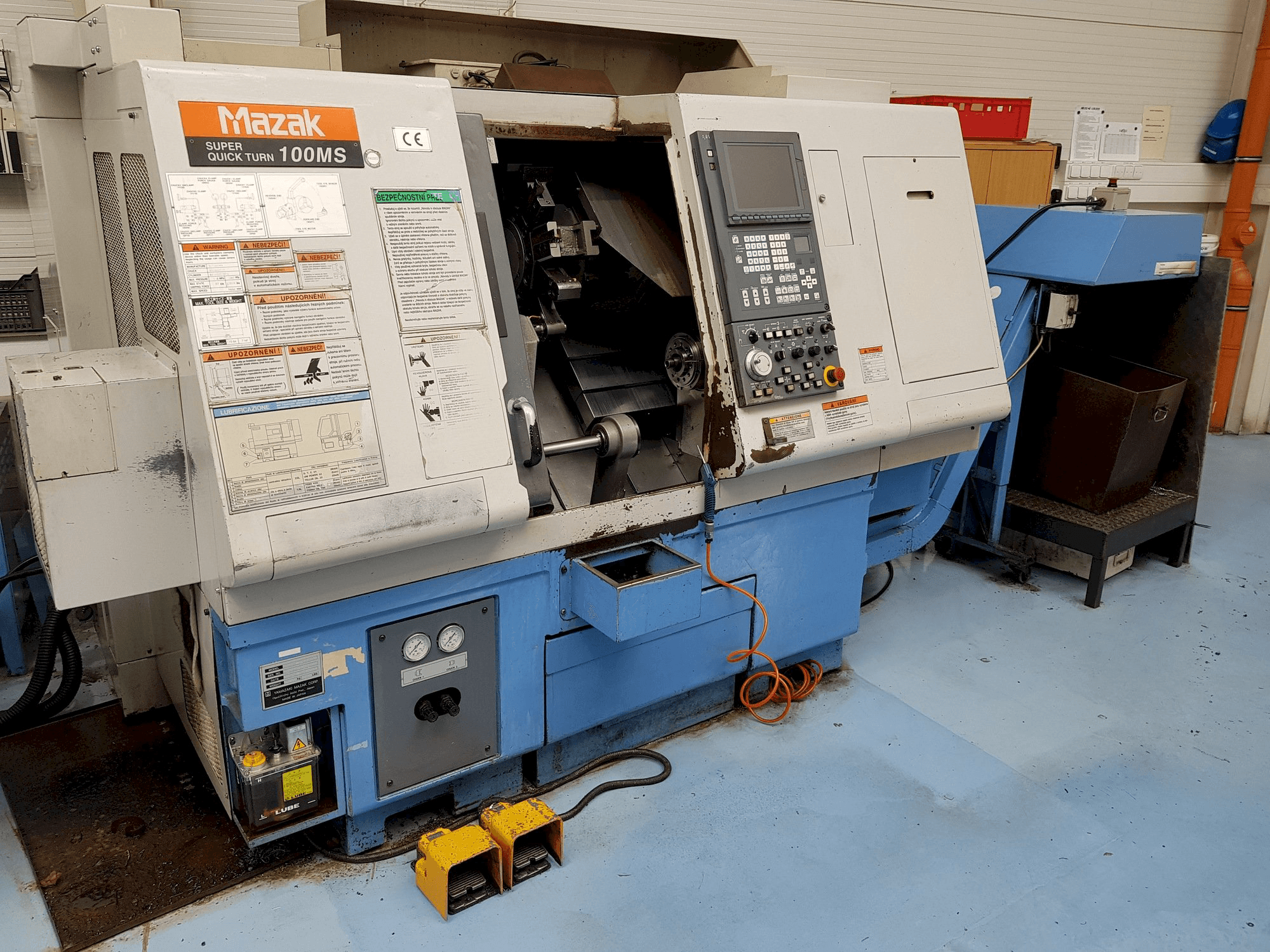 A Mazak STN-100MS gép elölnézete