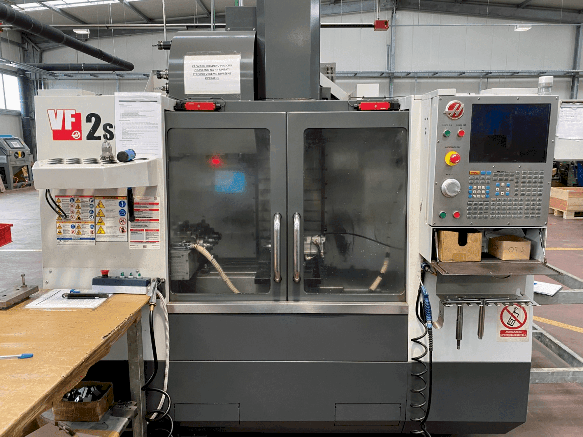 A HAAS VF2SS (2014) gép elölnézete