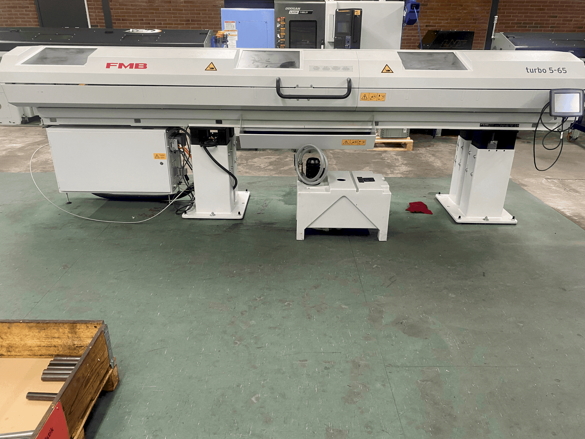 A FMB Turbo 5-65 gép elölnézete