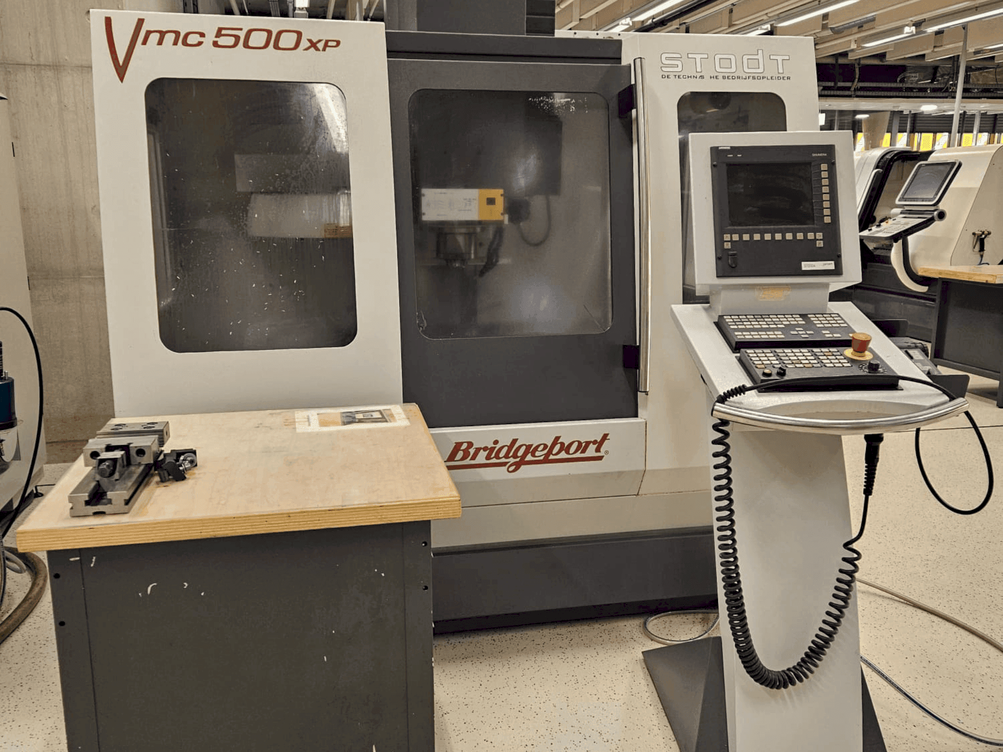 A Bridgeport VMC 500XP gép elölnézete