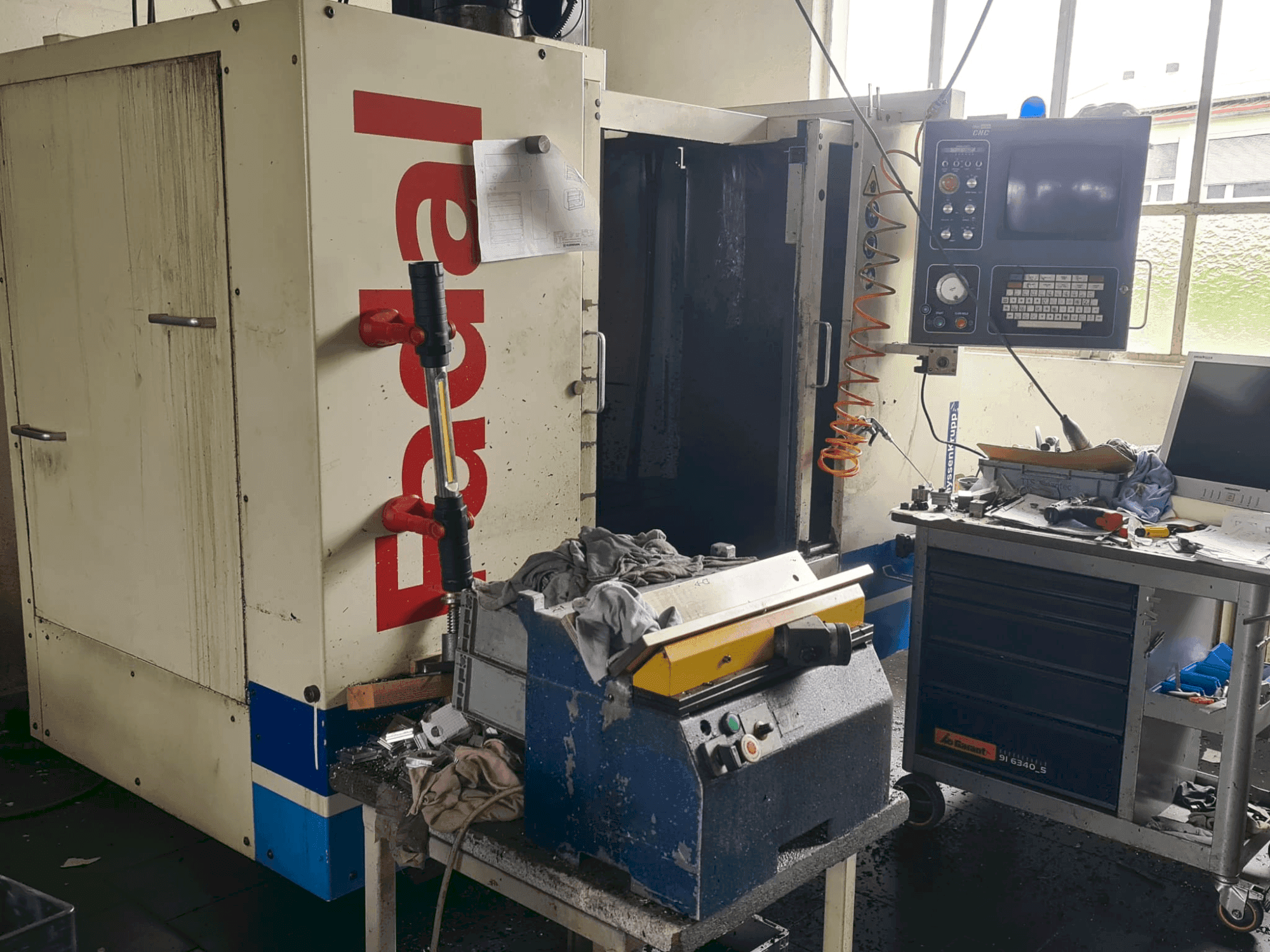 A FADAL 910 gép elölnézete