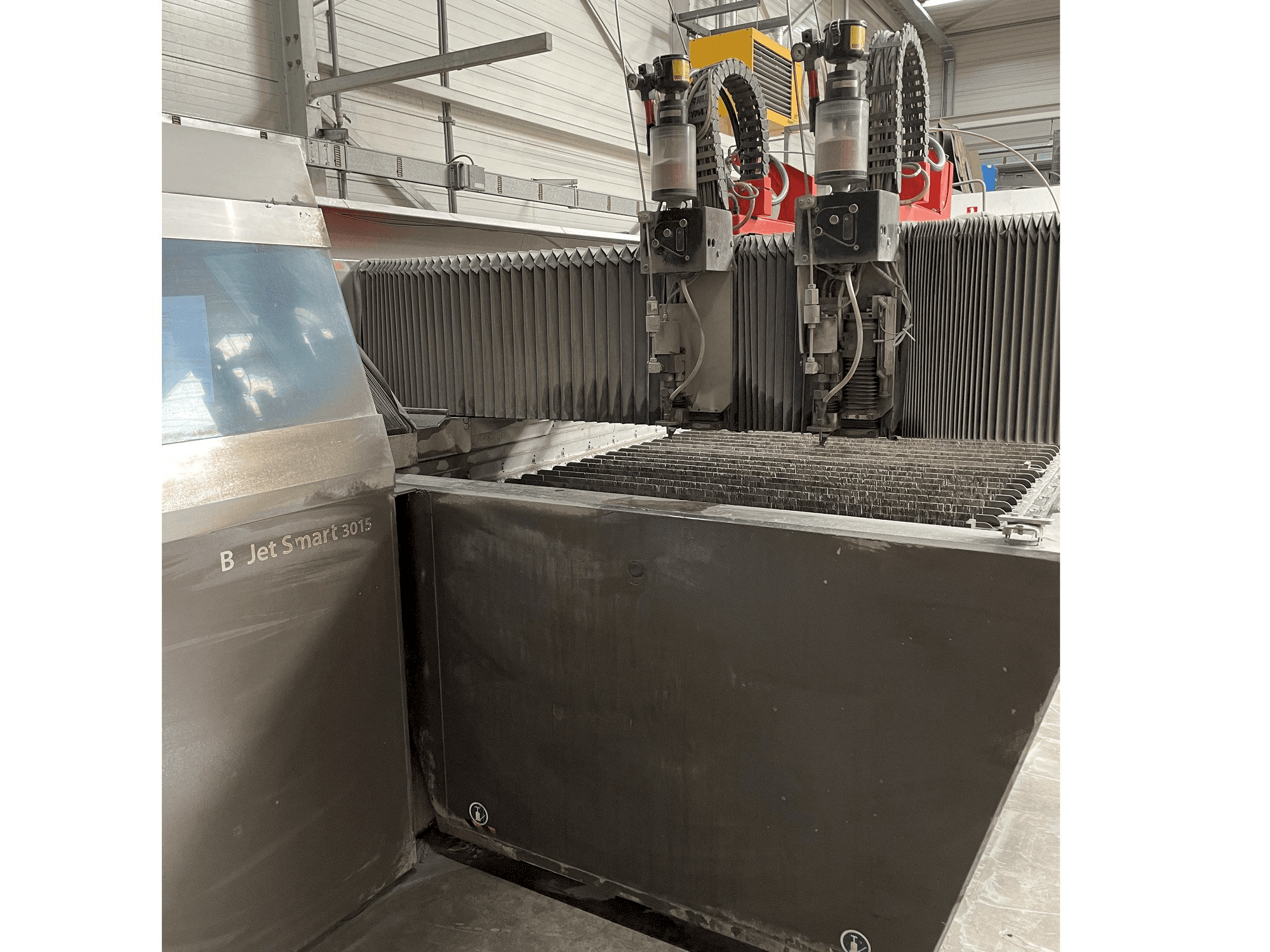 A Bystronic ByJet Smart 3015 gép elölnézete