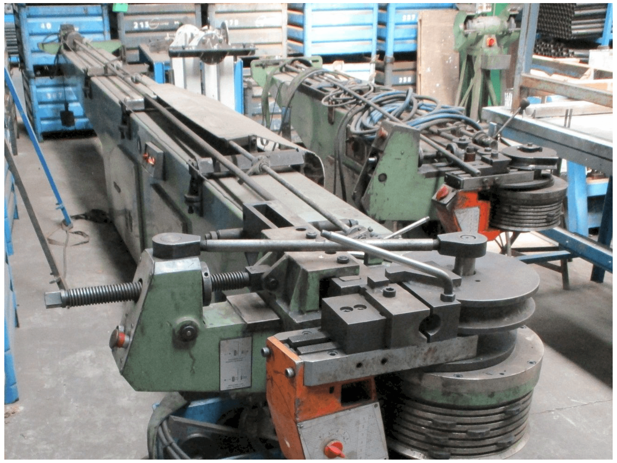 A Tejero 55AHC gép elölnézete