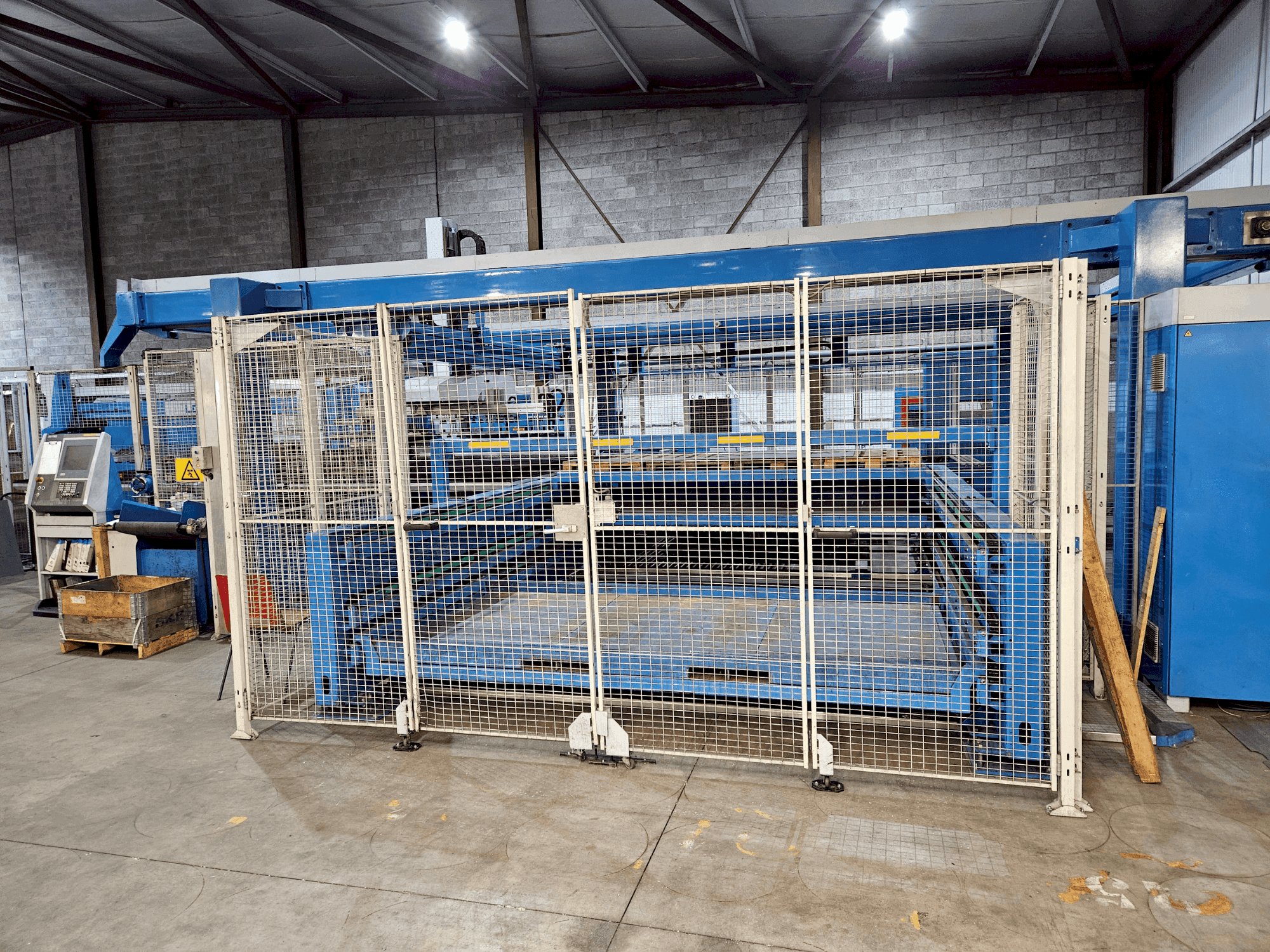 A Finn-Power LSR6/LC6 gép elölnézete